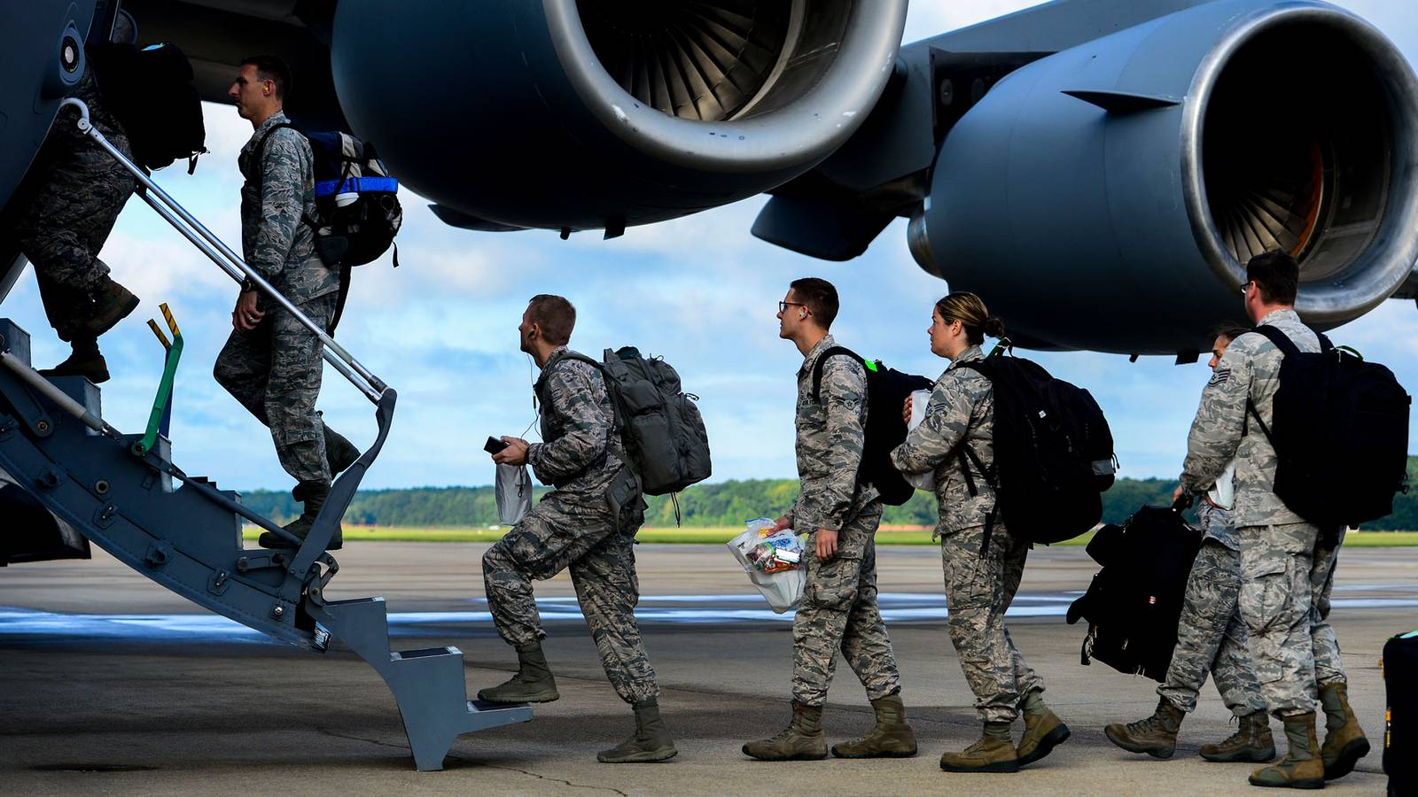 Army, Air Force Struggle to Finalize New Deploy-or-Out Policy