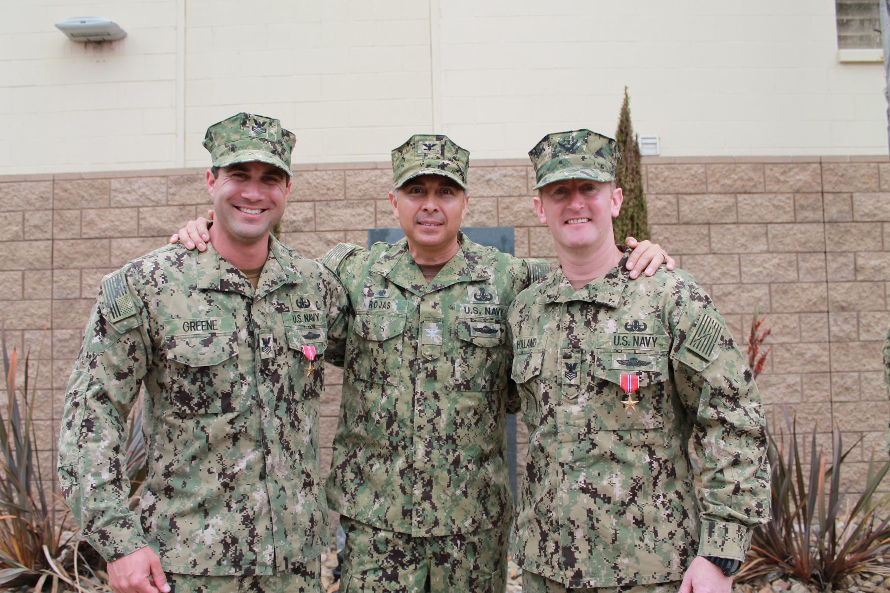 These Navy EOD Techs Fought Off 20 ISIS Fighters in a Cave During