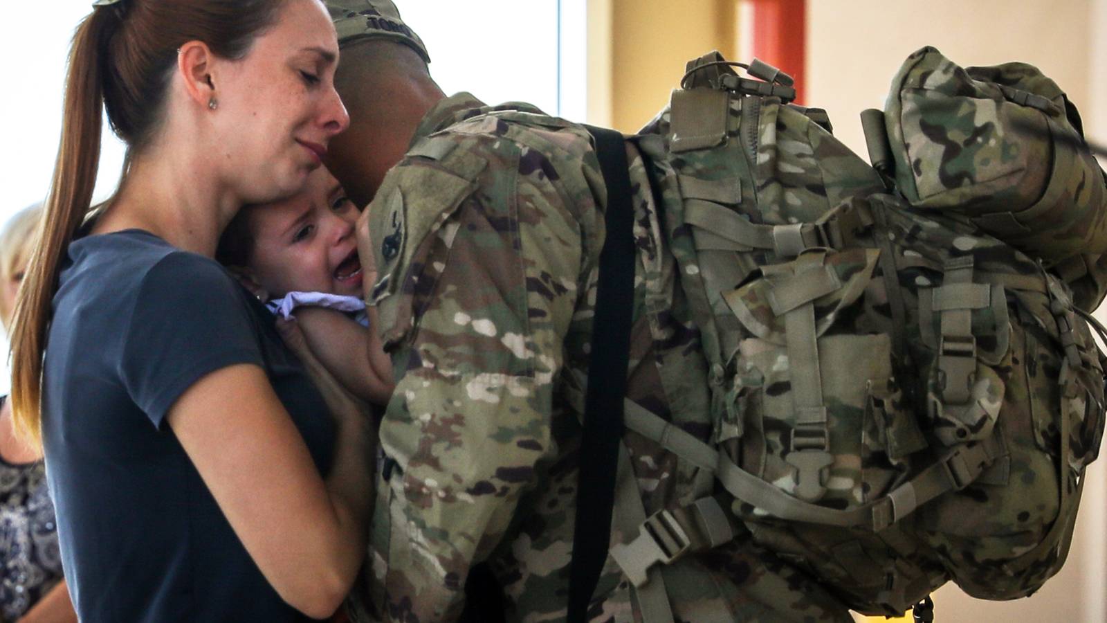 6 Ways to Help a Military Spouse Dealing with a Surprise Deployment
