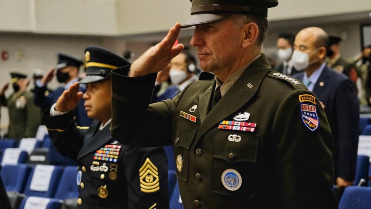 General Dons Army's New 'Greens' Uniform to Mark 70th Anniversary of Korean War General Dons Army's New 'Greens' Uniform to Mark 70th Anniversary of Korean War