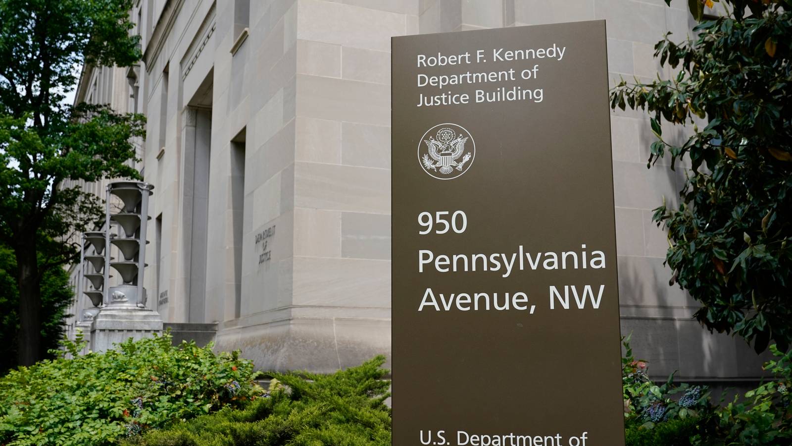 Justice Department is Recruiting Military Lawyers as Immigration ...