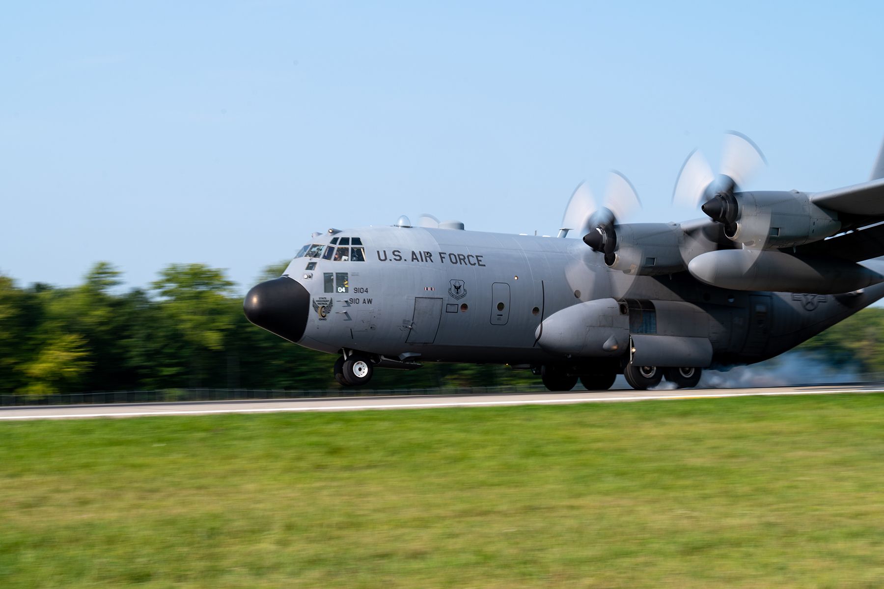 Air Force Grounds C-130Hs to Examine Propeller Barrel Cracks