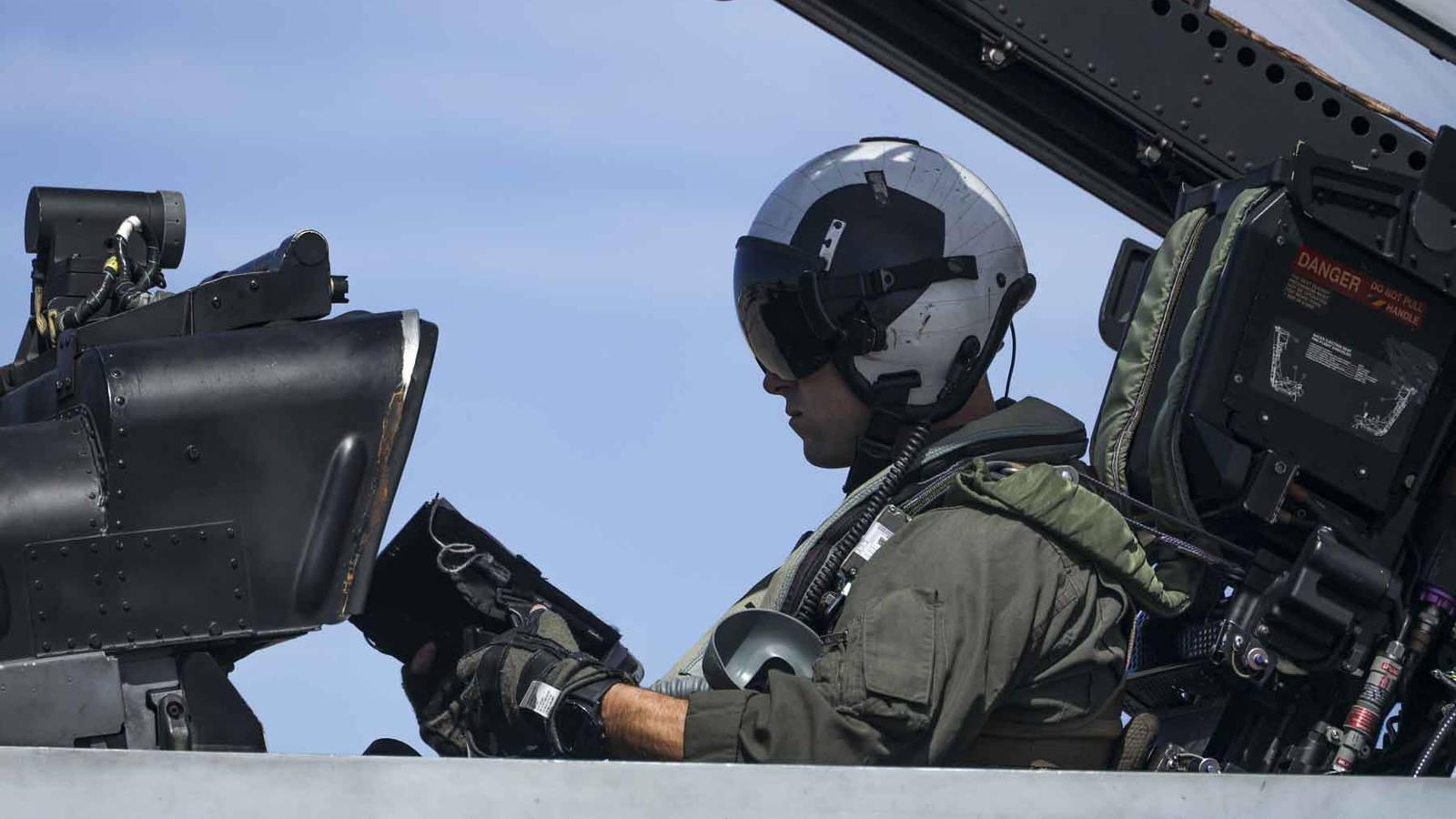 The Final 'Wizzo': Marine Corps Captain Graduates as Service's Last F/A-18 Weapons Systems Officer