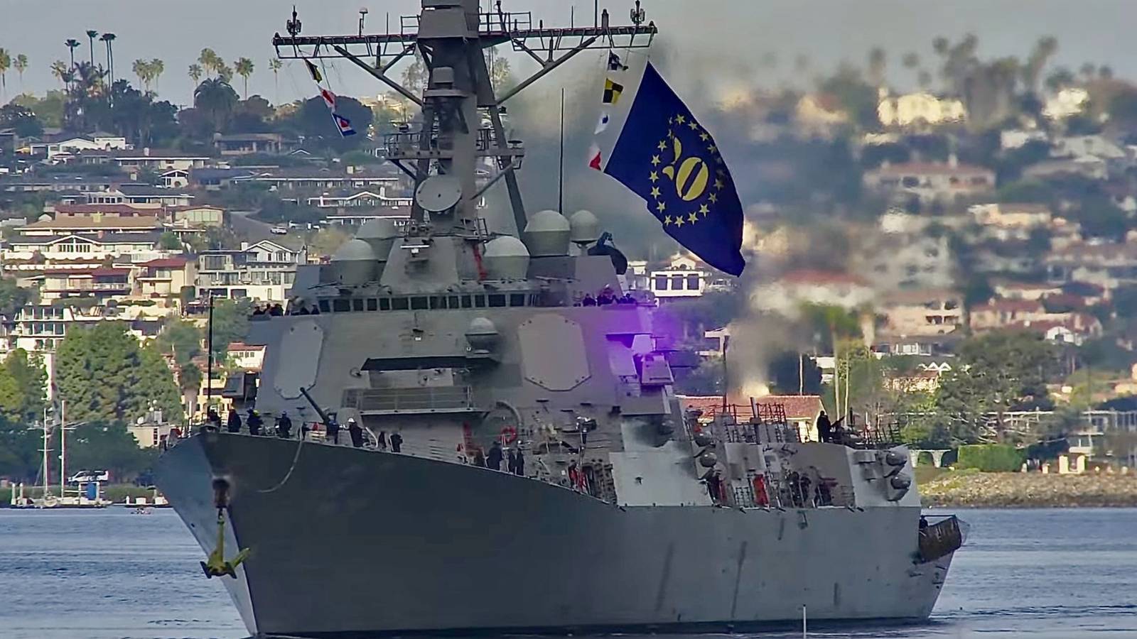 This Navy Destroyer's New Battle Flag Pays Tribute to the Service's ...