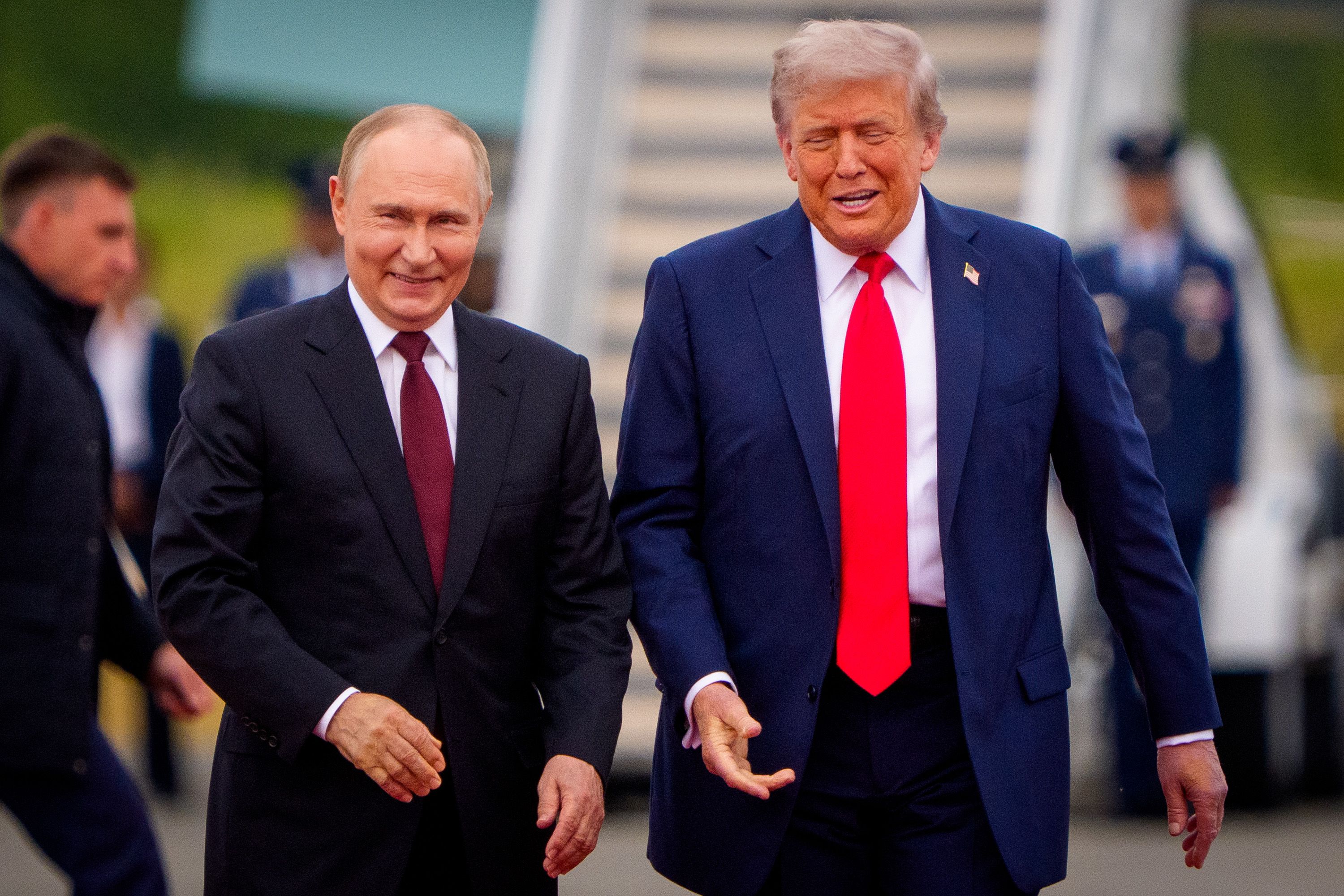 Trump Moves Closer to Russia After US Alleges Assassination Plot