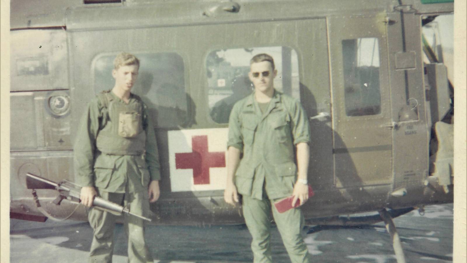 Vietnam DUSTOFF Pilot Who Saved 3,000 Earned Gold Medal Honor for ...
