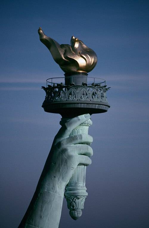 the_torch_of_the_statue_of_liberty_352b4d9d-1dd8-b71b-0bee-0f4169b52f62.jpg