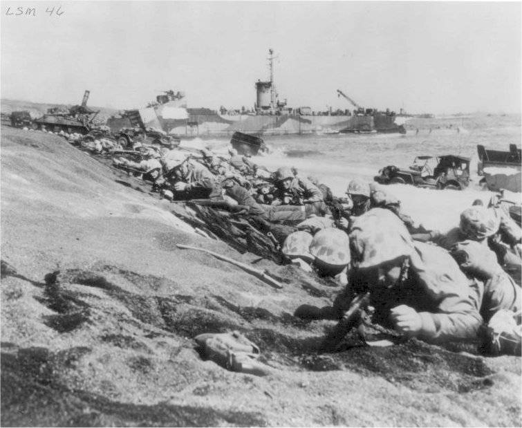 4th_division_marines_at_iwo_jima.jpg