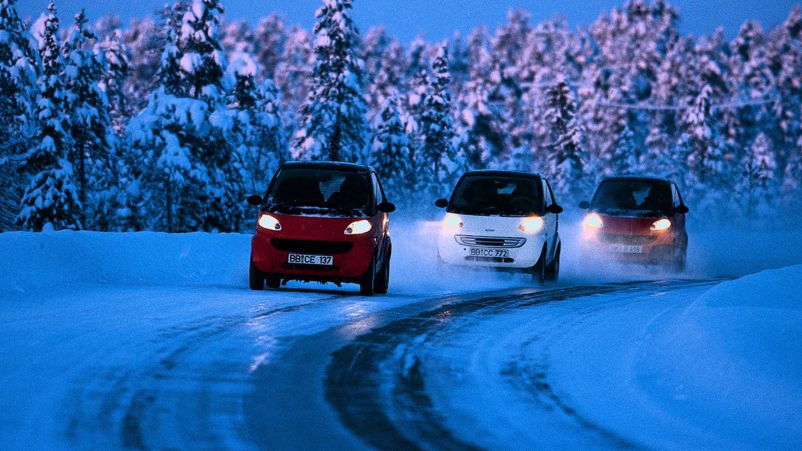 Winter Car Emergency Kit Essentials: The Gear You Should Always Have
