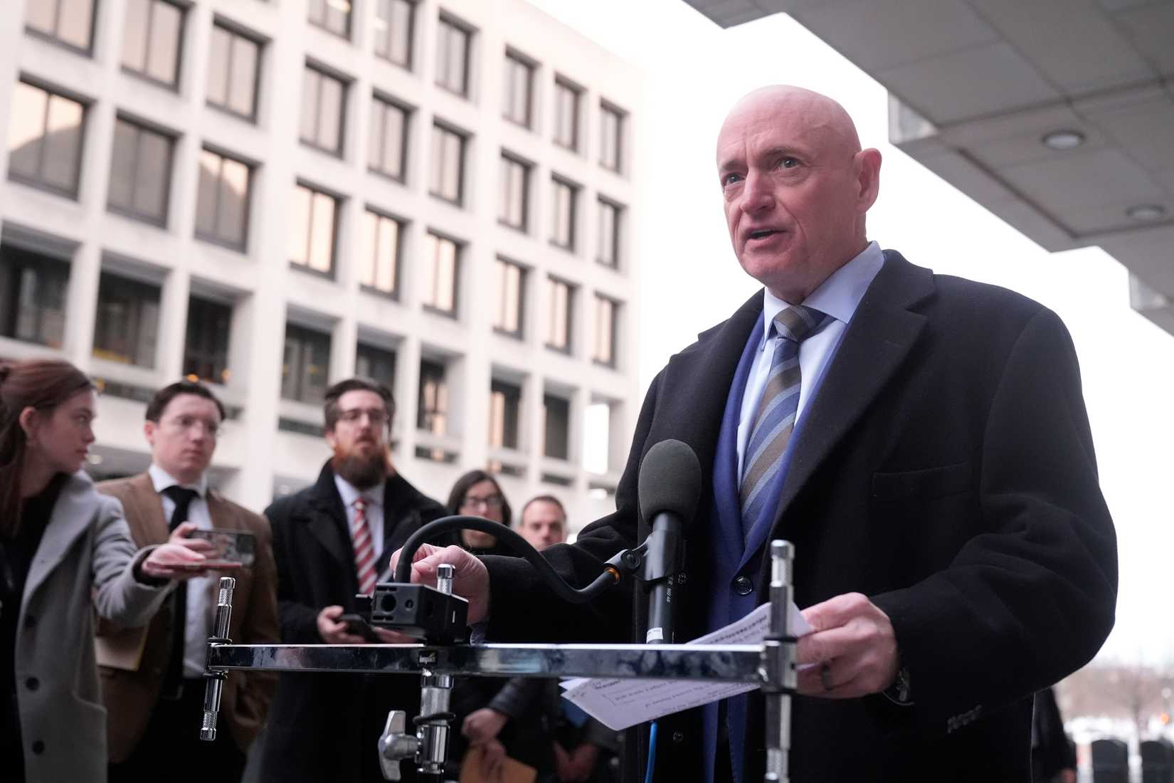 73 Military Veterans, including 17 4-Stars, Defend Sen. Mark Kelly in ...