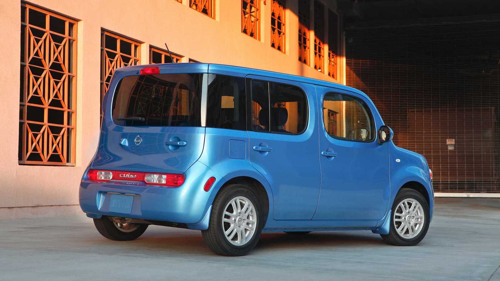 2009-2014 Nissan Cube Blue Rear Angled View 3/4