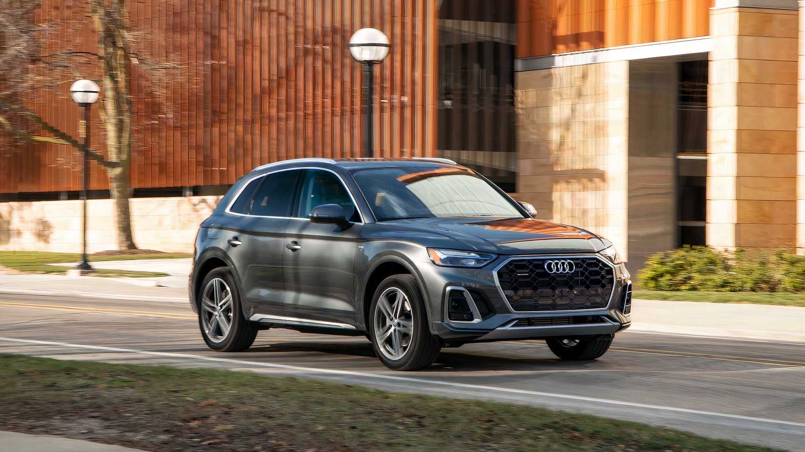 2024 Audi Q5 front quarter