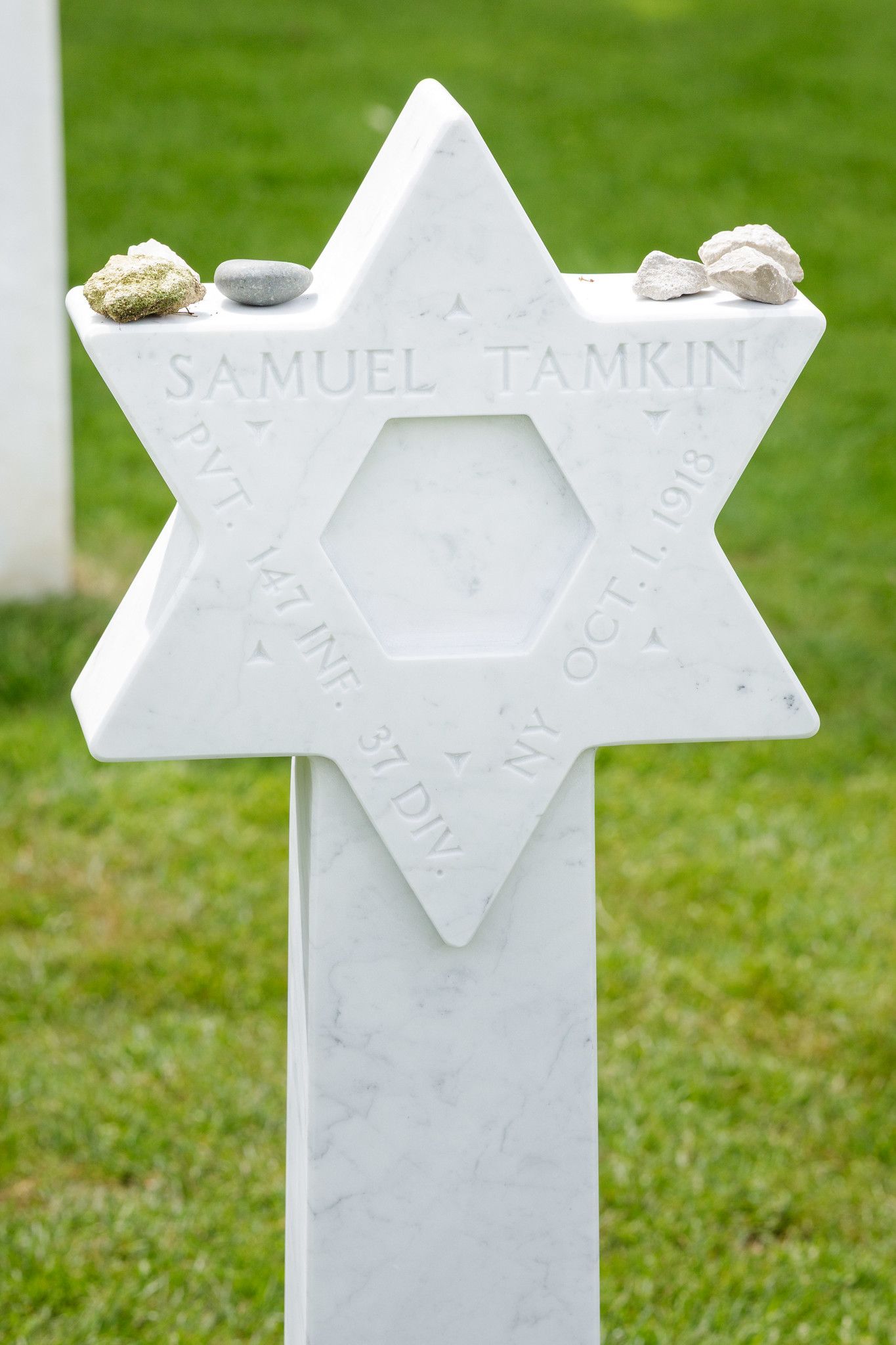 Jewish Veterans Incorrectly Buried Under Latin Crosses Get New Headstones