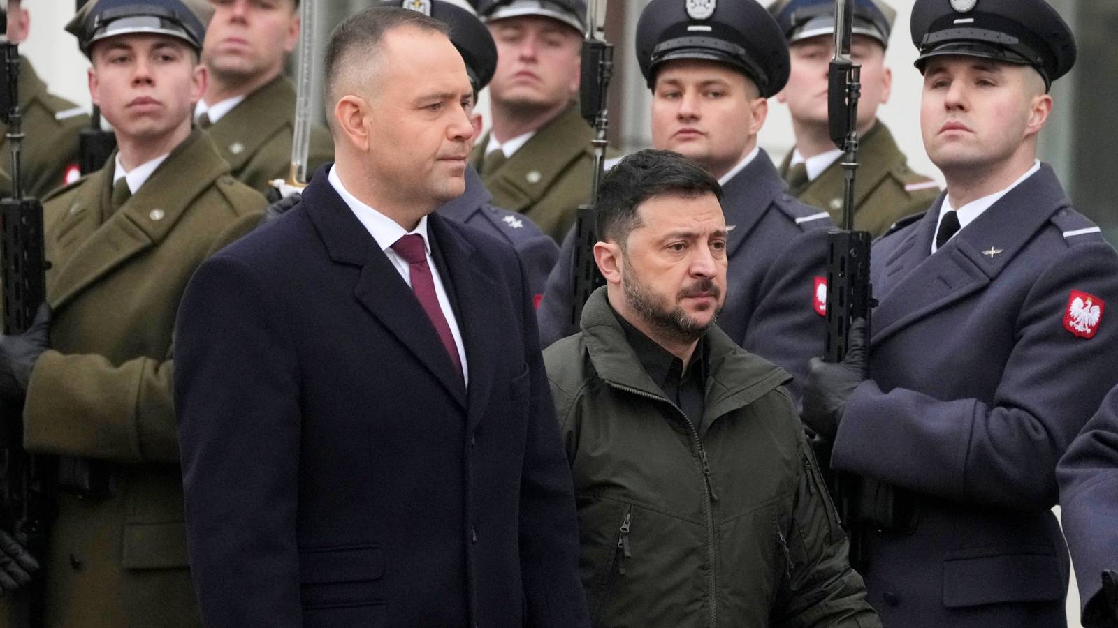 Polish President Karol Nawrocki, left, and Ukrainian President Volodymyr Zelenskyy