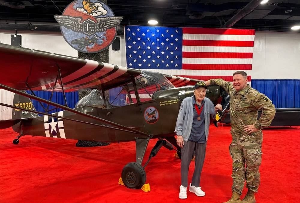 Army Division Honors 105-Year-Old World War II Veteran 82 Years After ...
