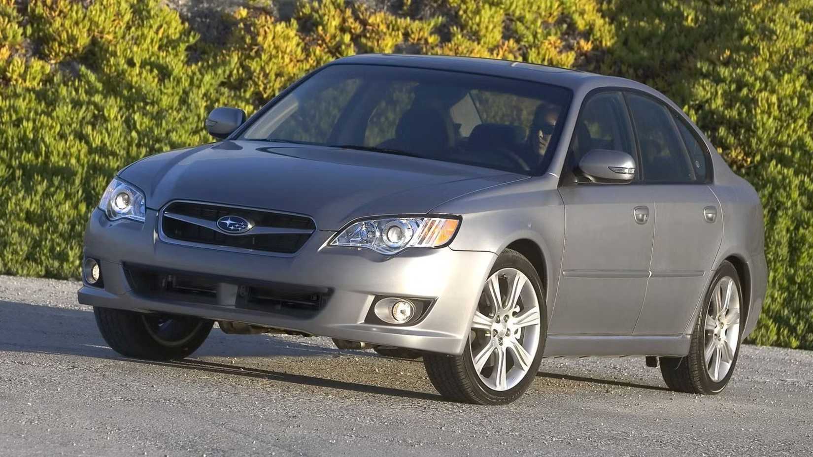 2008 - 2009 Subaru Legacy Front Angle View 