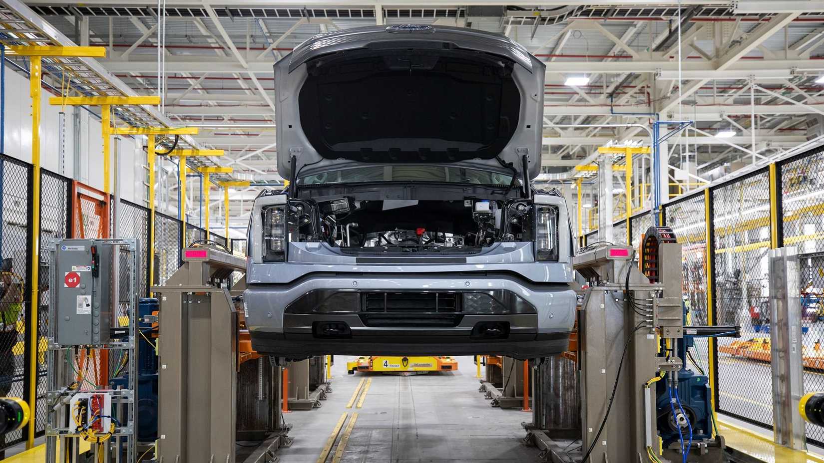 Ford F-150 Lighting front end