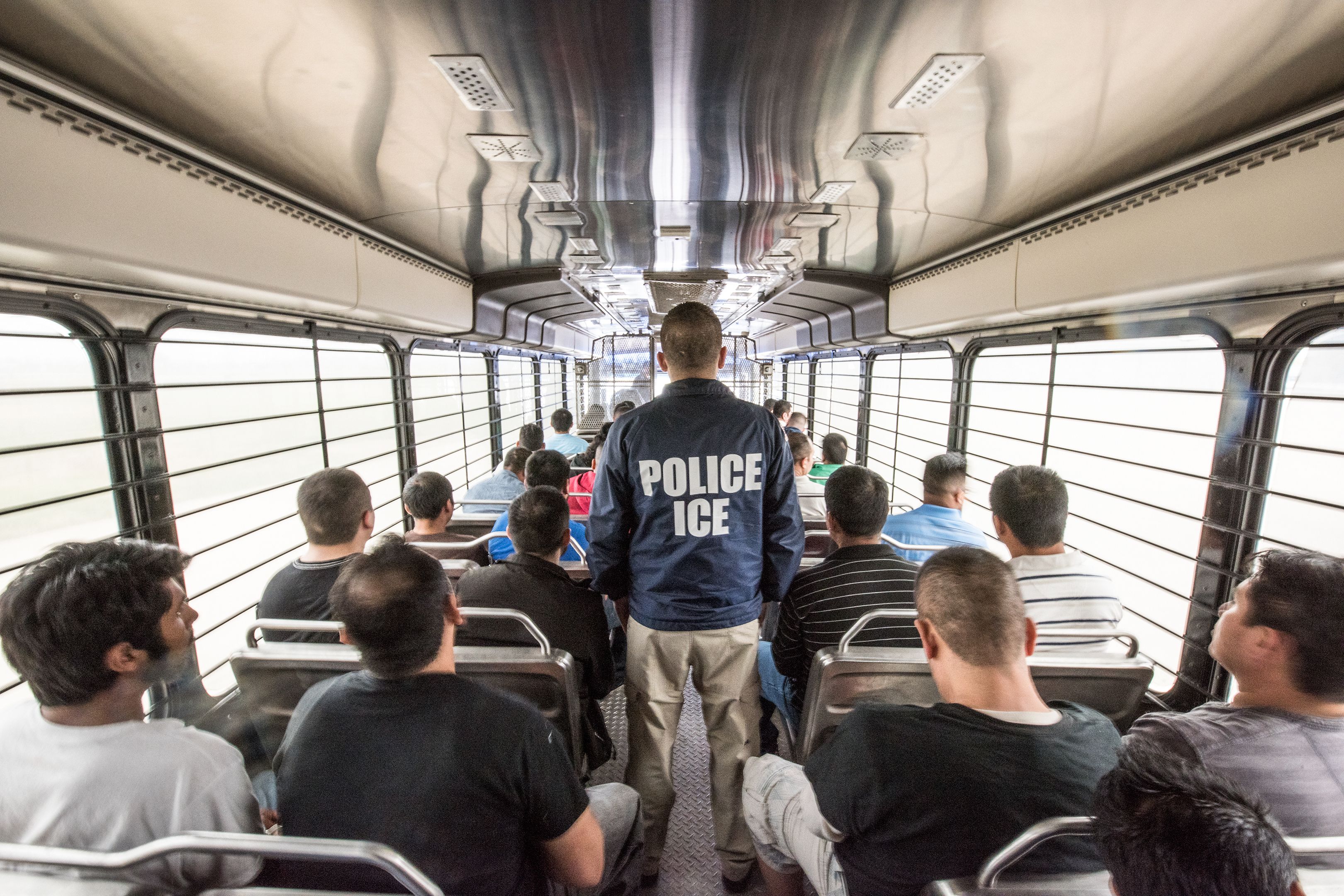 Two US Teens Planning to Enlist in Marines Claim to Have Been Assaulted by ICE Agents