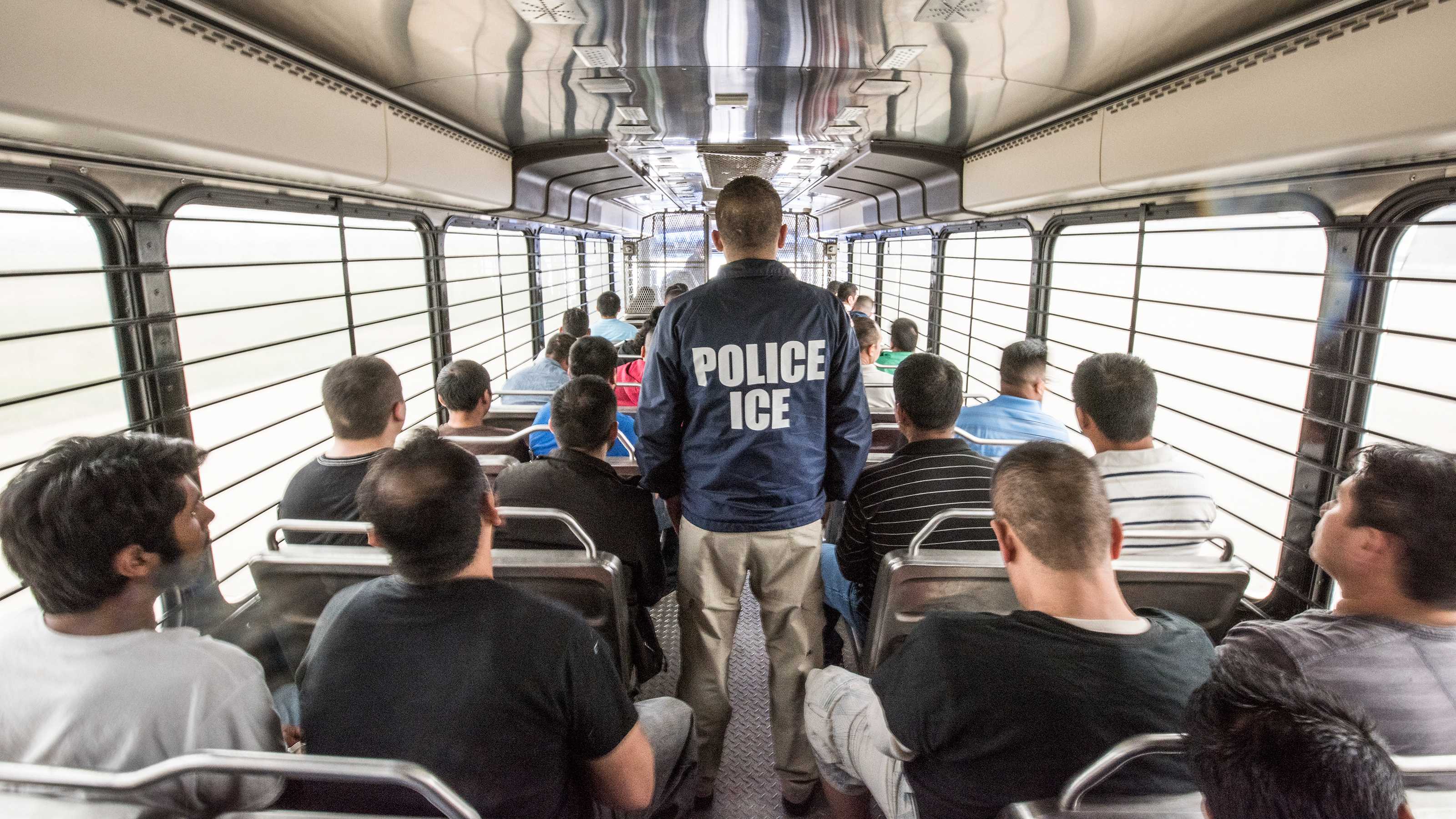 https://static0.mltimages.com/wordpress/wp-content/uploads/2026/08/an_ero_officer_escorts_aliens_headed_to_an_ice_detention_facility_in_chicago-_ill_-50044712741.jpg?q=49&fit=crop&w=1600&h=900&
