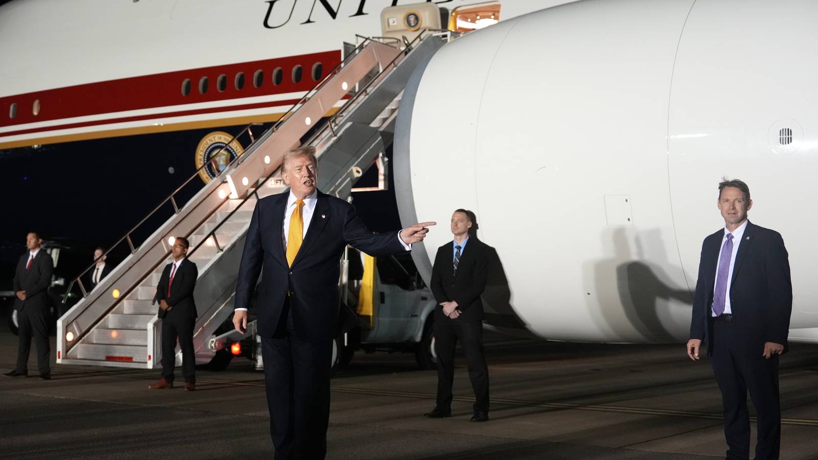 Trump Says Secret Service and the Military Wanted Him off Air Force One ...