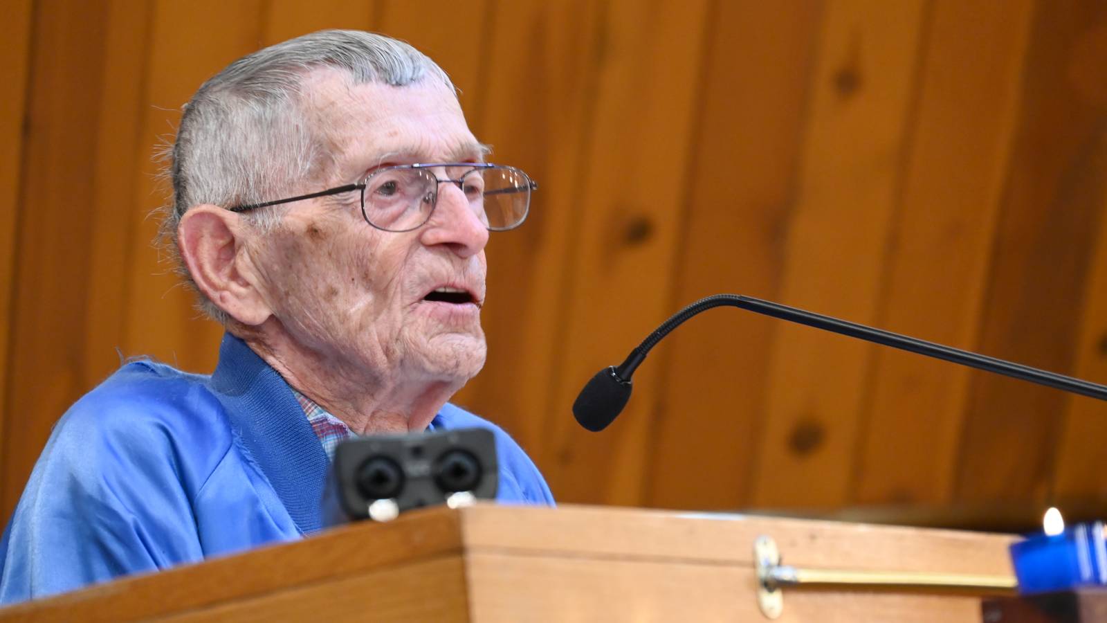 101-Year-Old WWII Veteran Gets Unexpected Community Support After Breaking 10 Ribs