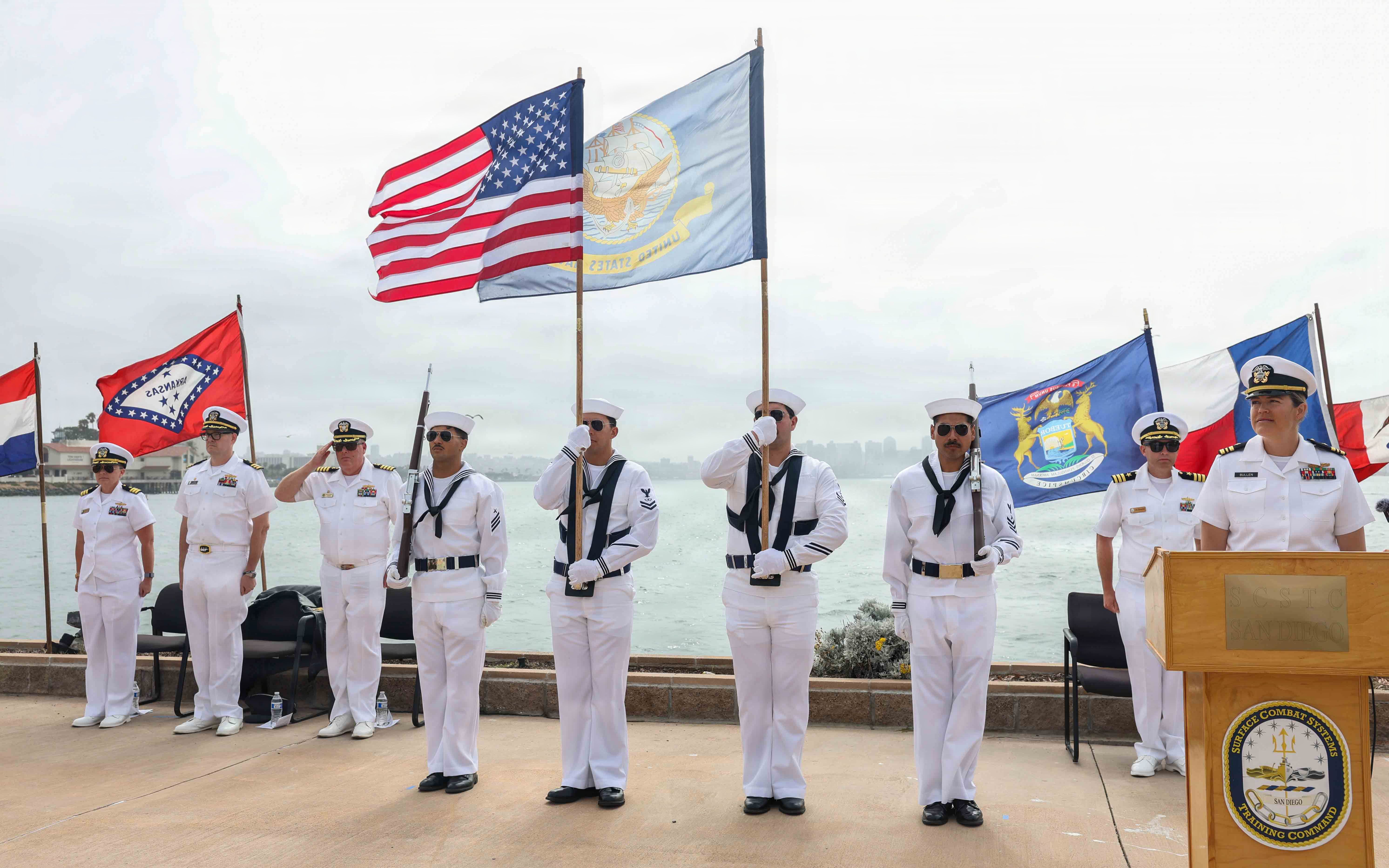 Former US Navy Commander Says Keeping Strait of Hormuz Open 'International Responsibility'