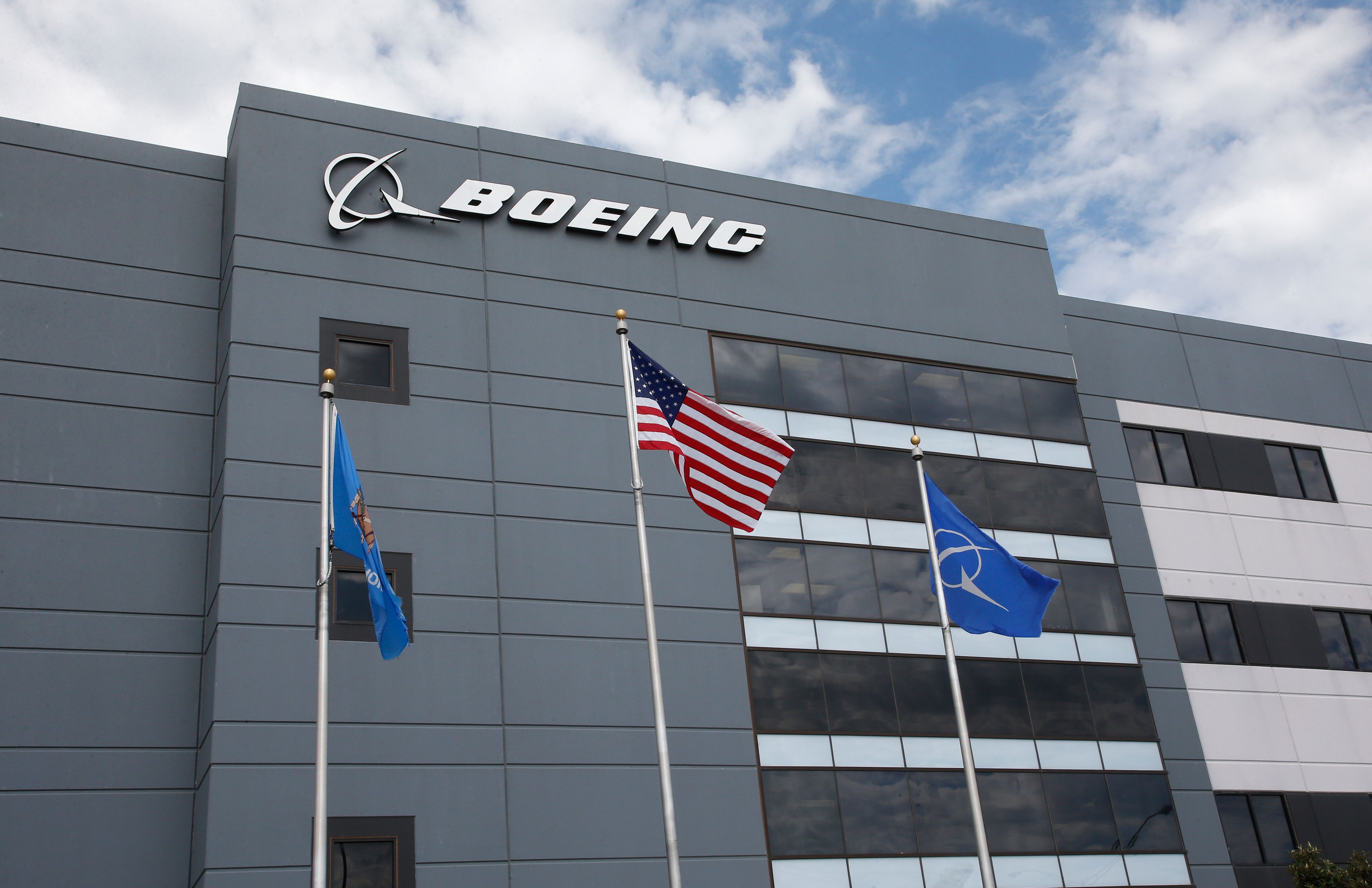 DOD, Navy Award Boeing $20 Billion to Develop F/A-XX Strike Fighter Jet