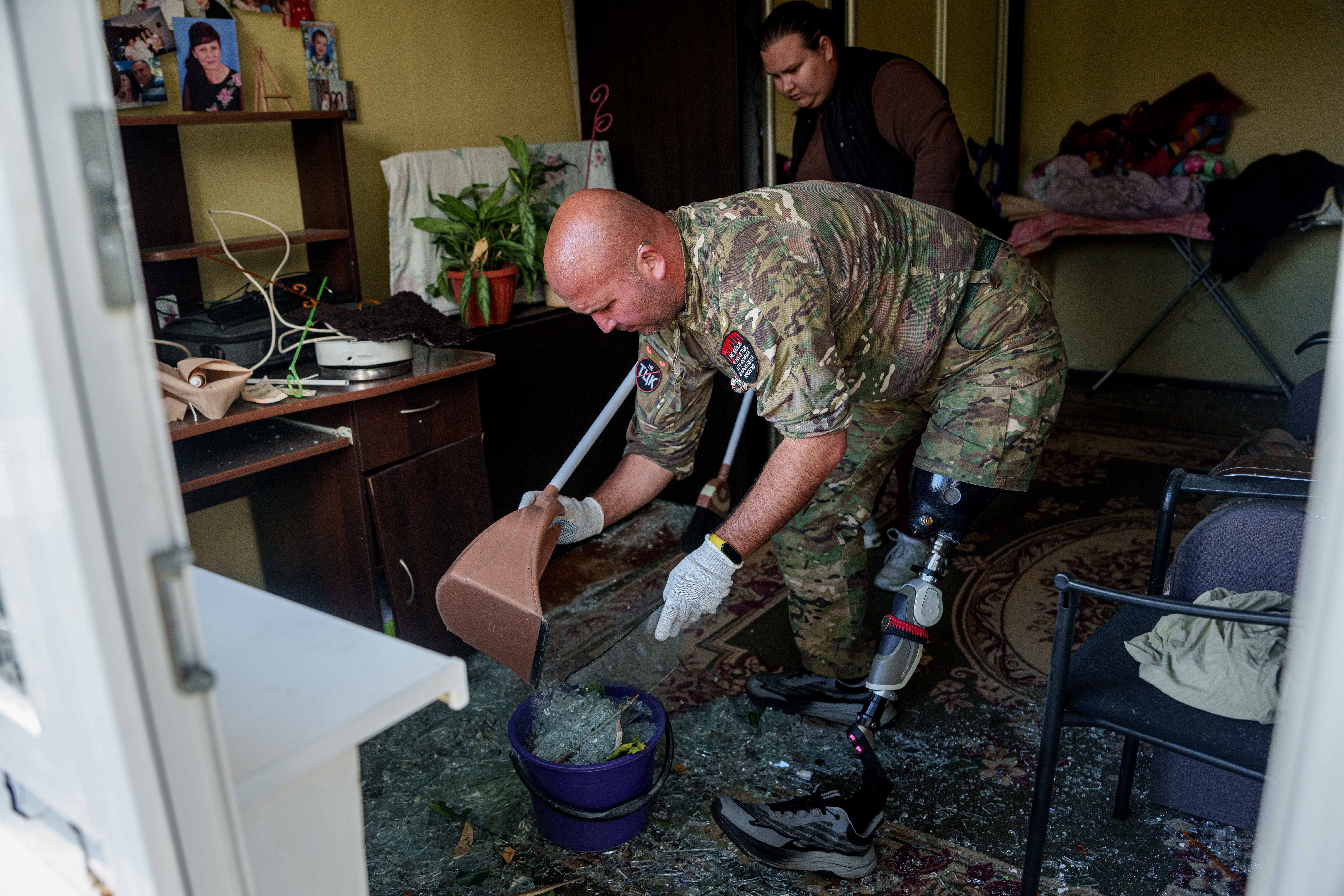 Russia and Ukraine Trade Deadly Strikes as Zelenskyy Prepares to Meet Trump
