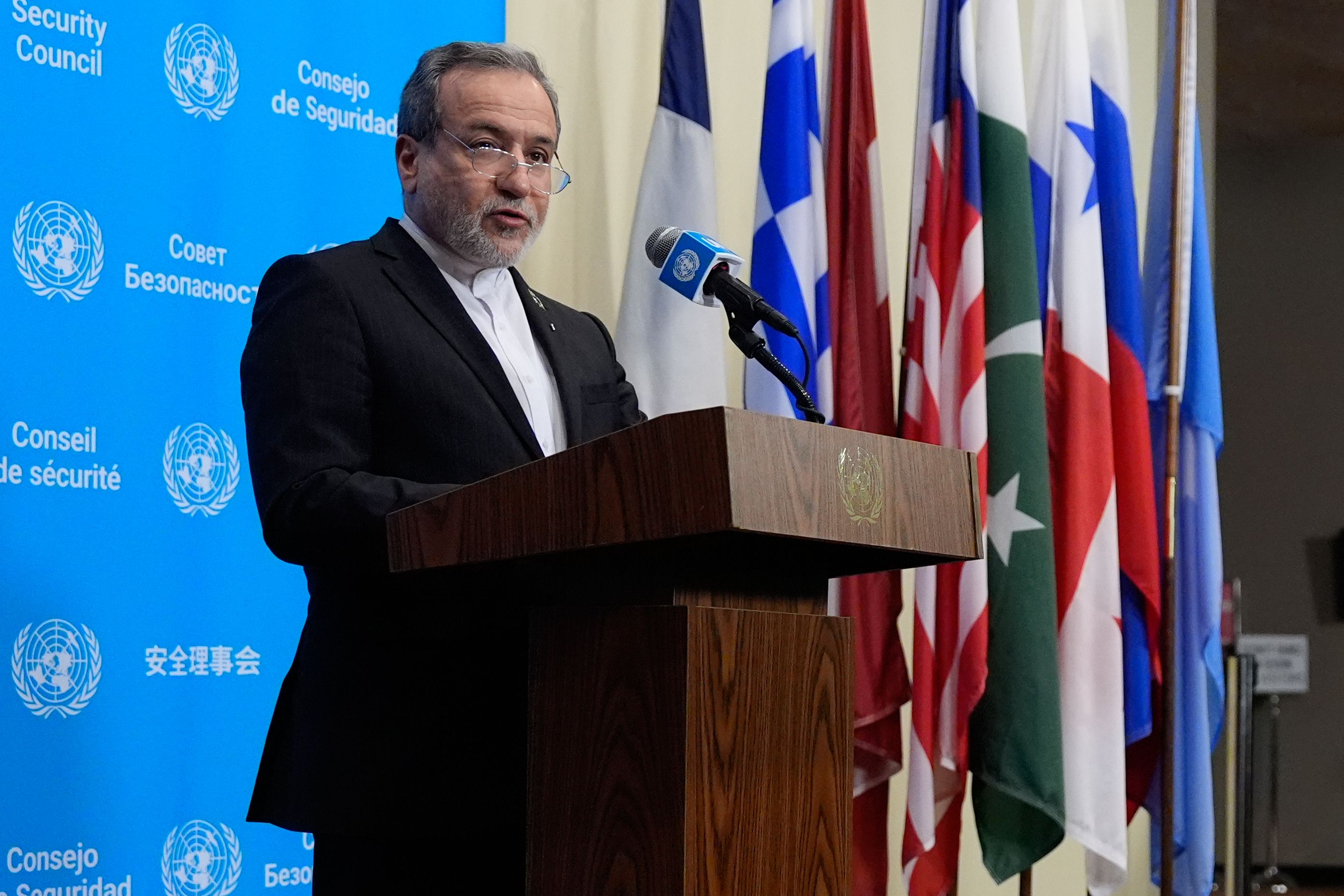 Officials Say Mediators Are Still Working With Iran and the US on a Possible Deal