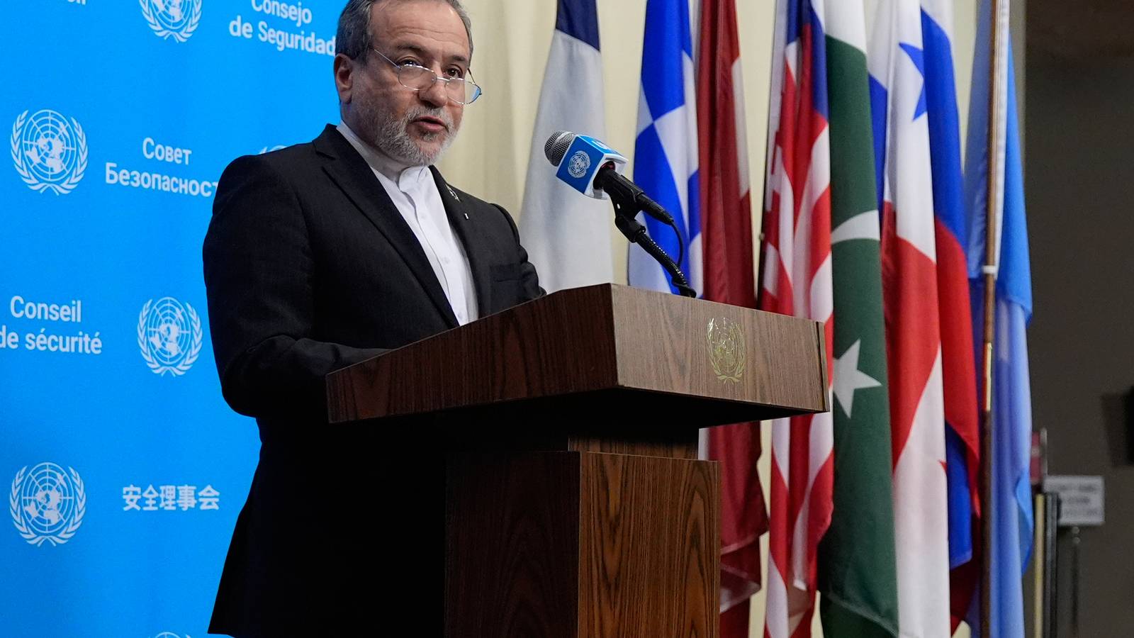Officials Say Mediators Are Still Working With Iran and the US on a Possible Deal