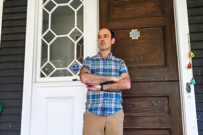 Judge Orders DHS, ICE to Stop Threatening NY Man in First Amendment Ruling
