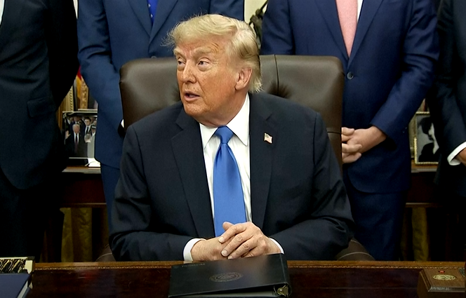 Trump Says US Hit Iran ‘Very Hard,’ Doesn't Expect War to Last 'Very Much Longer'