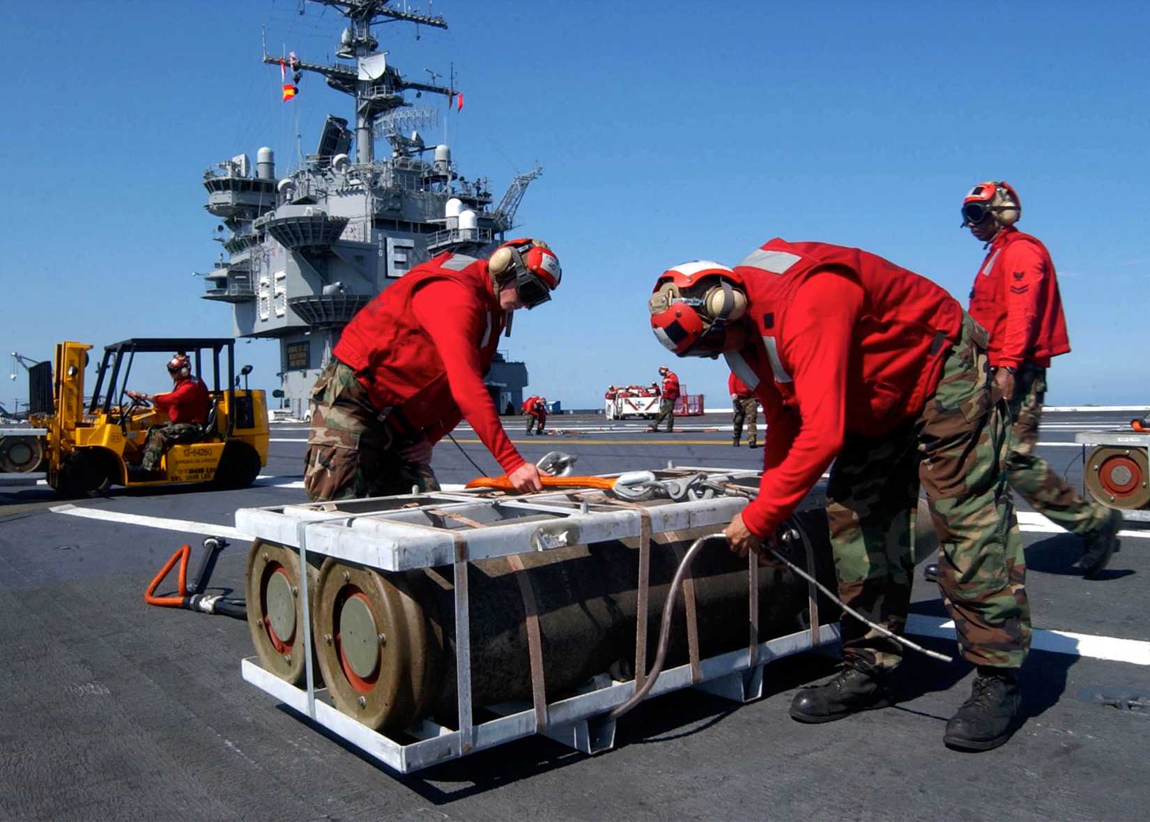 2000-pound_Mark_84_general_purpose_bombs