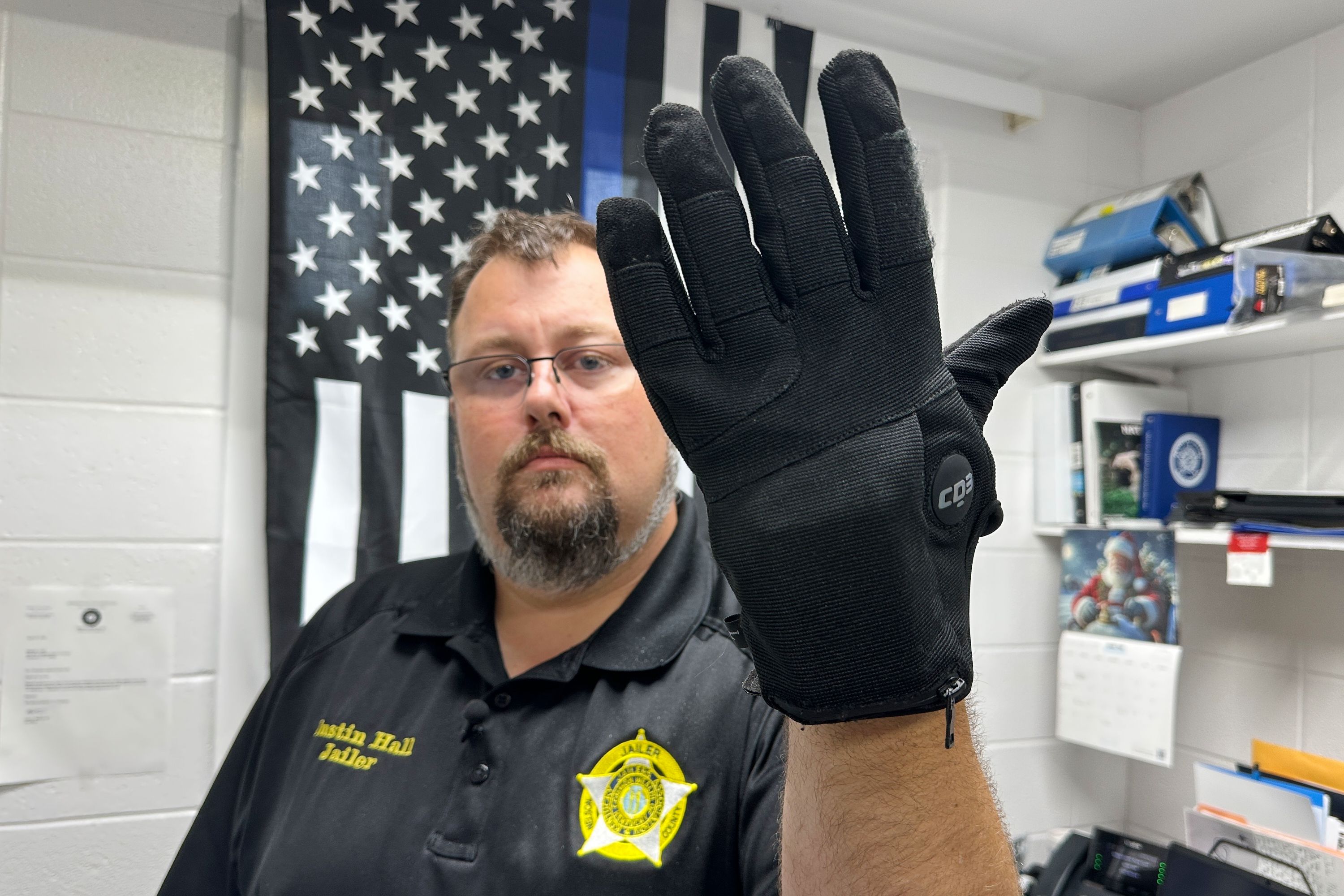 Army Study Found Shock Gloves Purchased by Ice Cause Pain, Compliance and Fear
