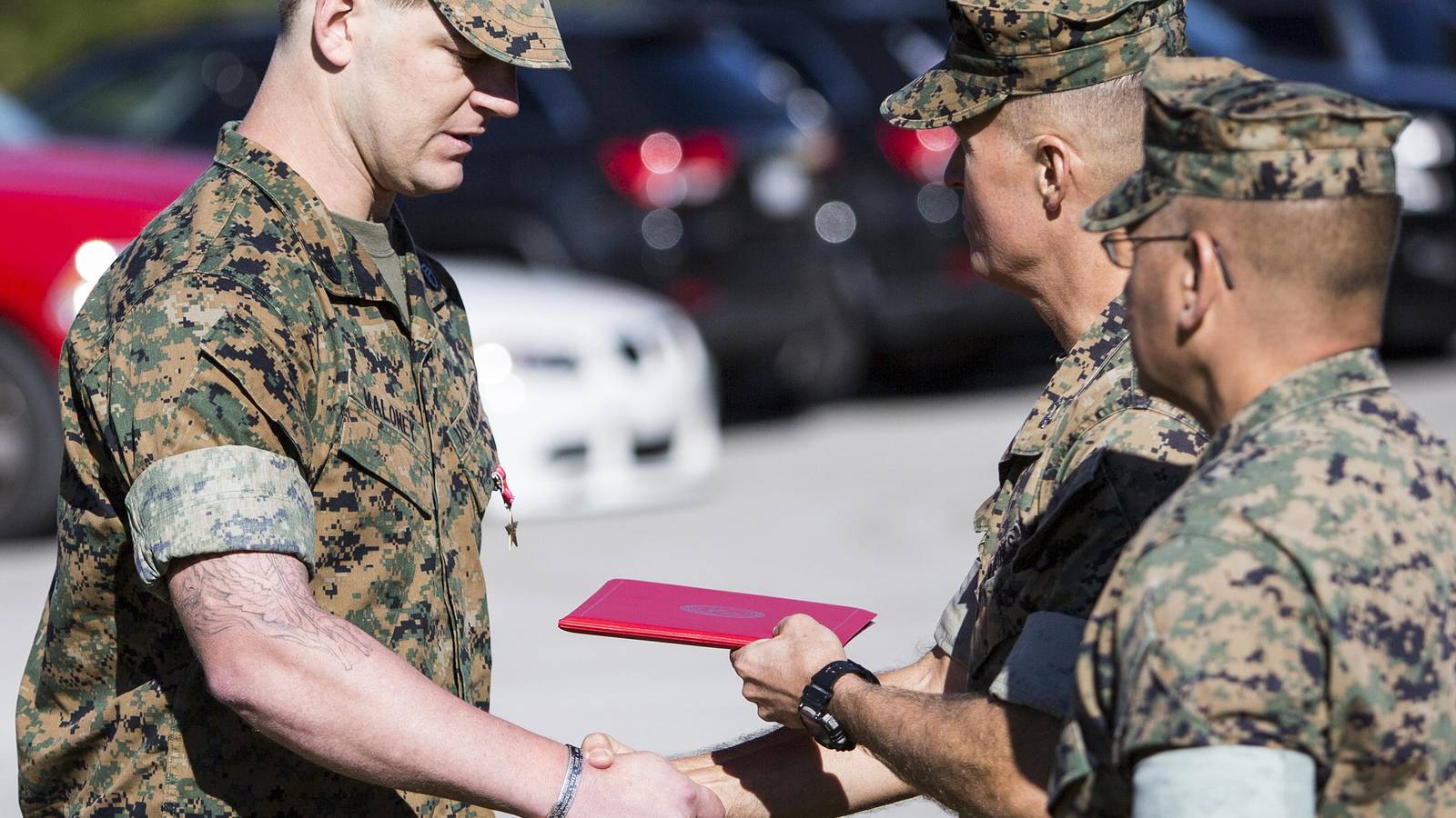 Special Ops Dog Handler Awarded Bronze Star for Heroism in ISIS Fight