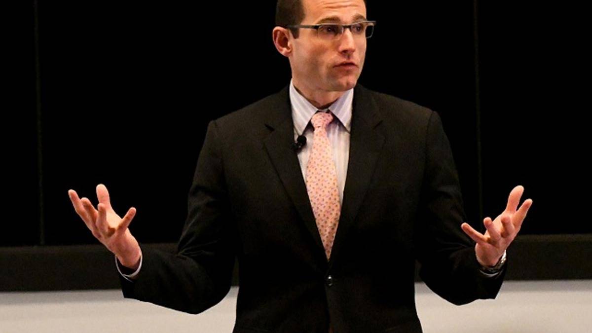 Trump Nominates Two in Reshuffle of Weapons Buying Process