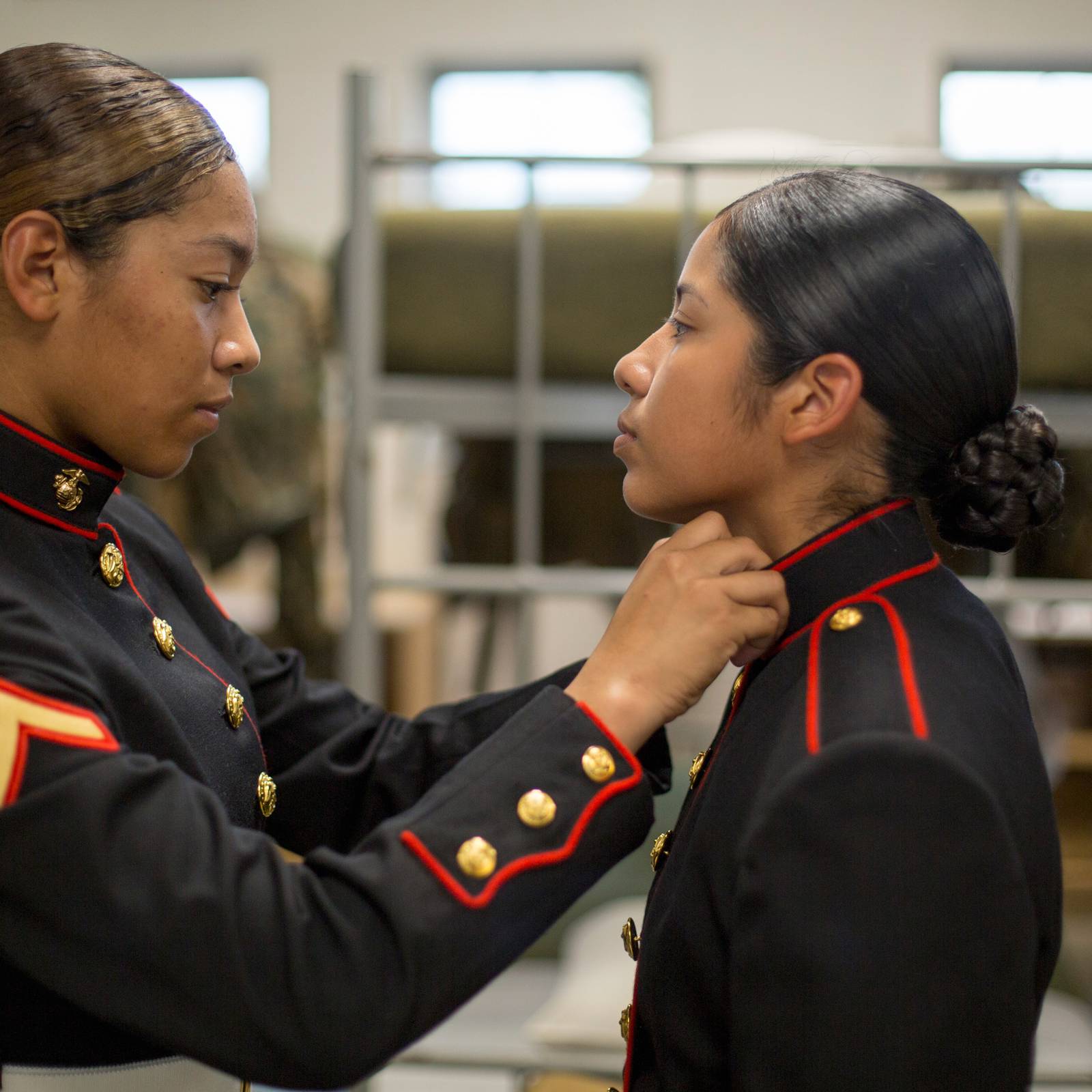 dress blues female marine USMC FEMALE ENLISTED BLUE DRESS UNIFORM ("A" AND B")