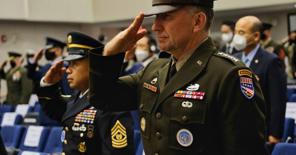 General Dons Army's New 'Greens' Uniform to Mark 70th Anniversary of Korean  War