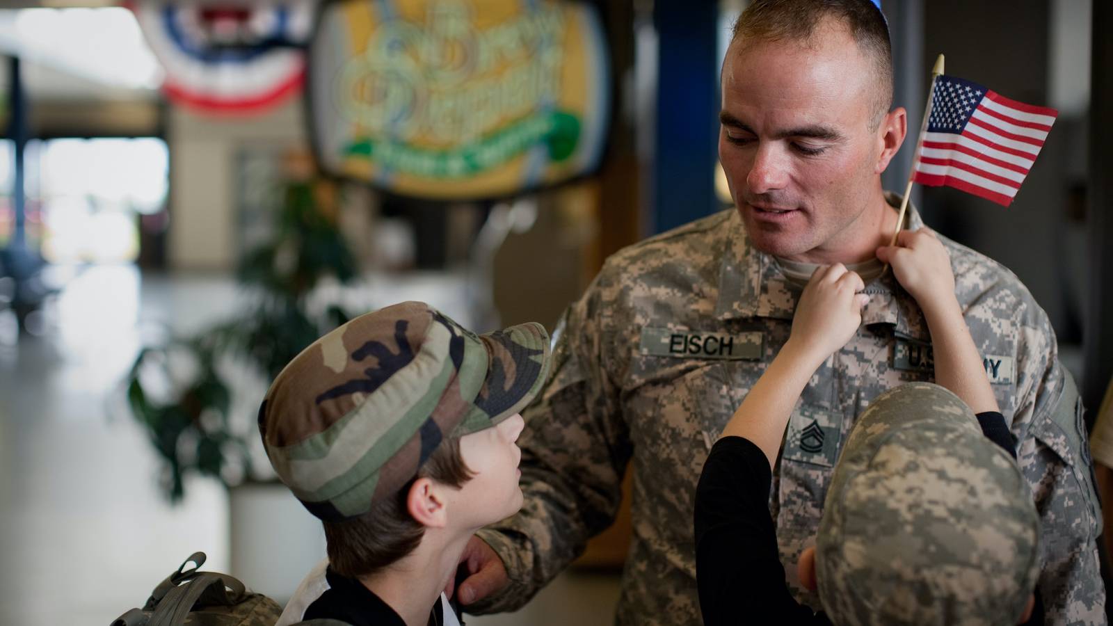 'Father Soldier Son' Follows Army Ranger's Family as He Recovers from ...