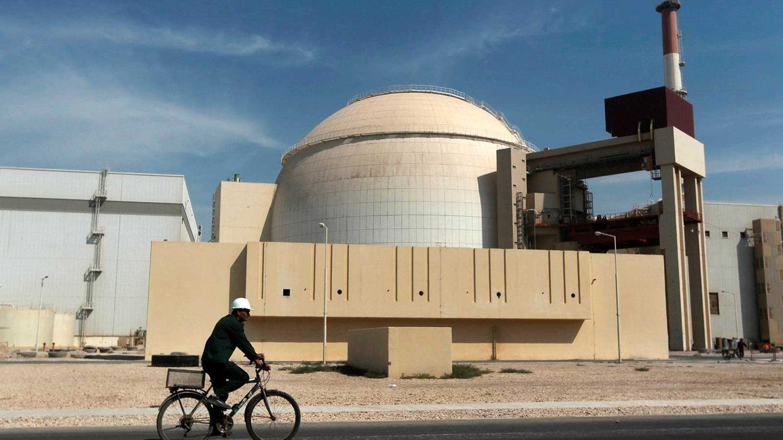 $25 Billion Nuclear Power Plant Deal Between Iran, Russia Bolsters Electrical Grid