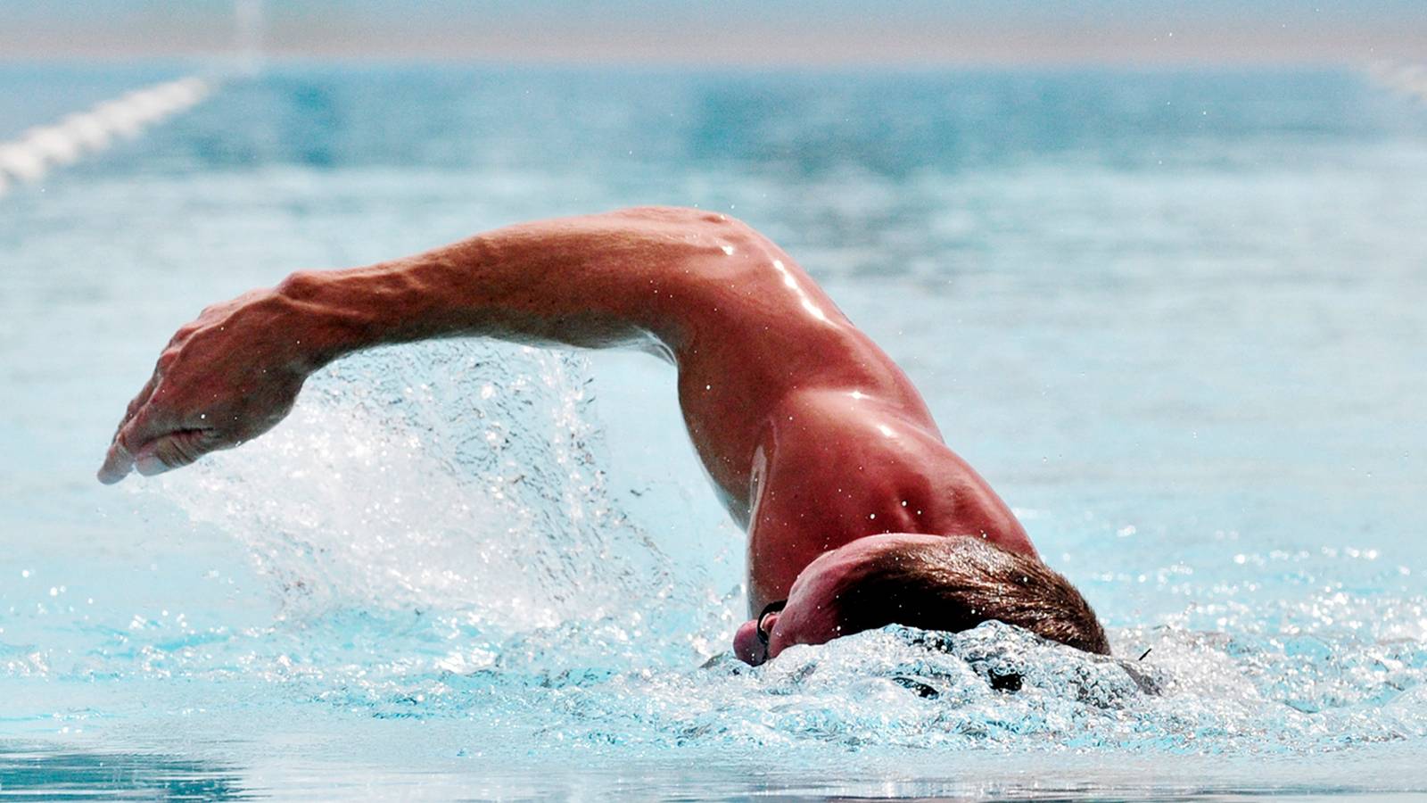 Faster Swimming Requires a Solid Streamlined Position