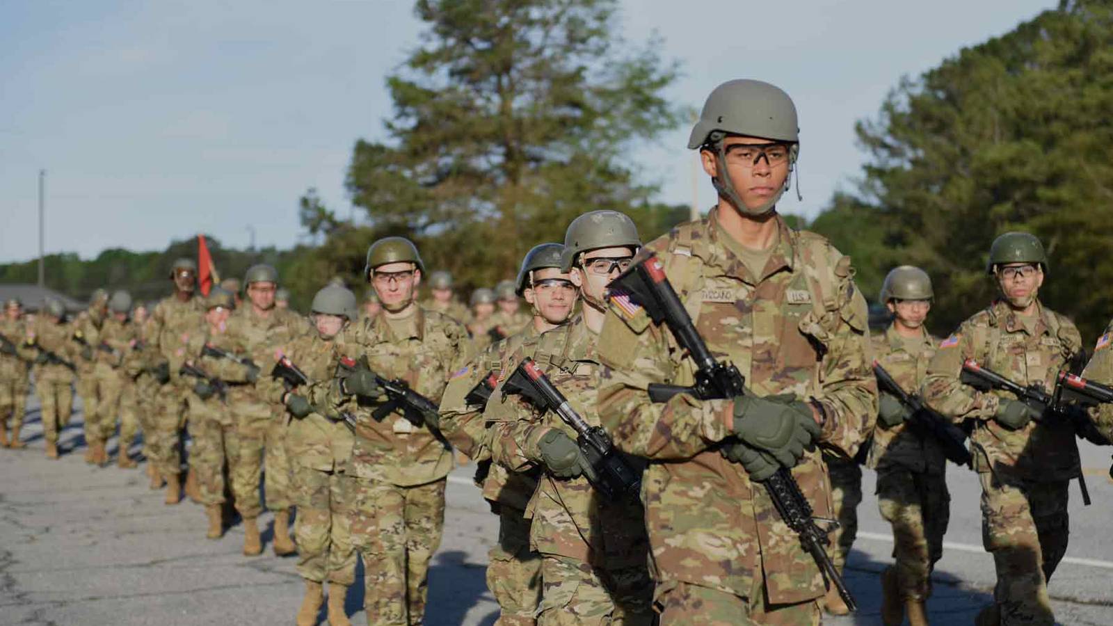 100 Soldiers Awarded Recruiting Ribbon as Army Struggles to Find New ...
