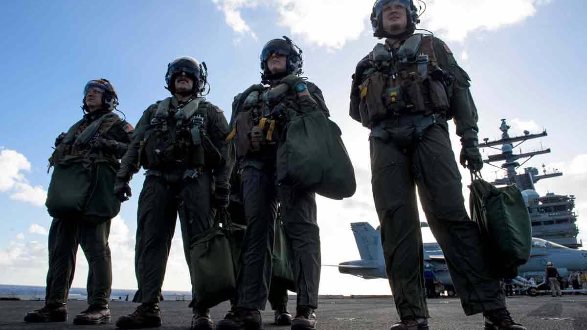 Naval Aviators Are Being Offered More Cash to Become Commanding Officers