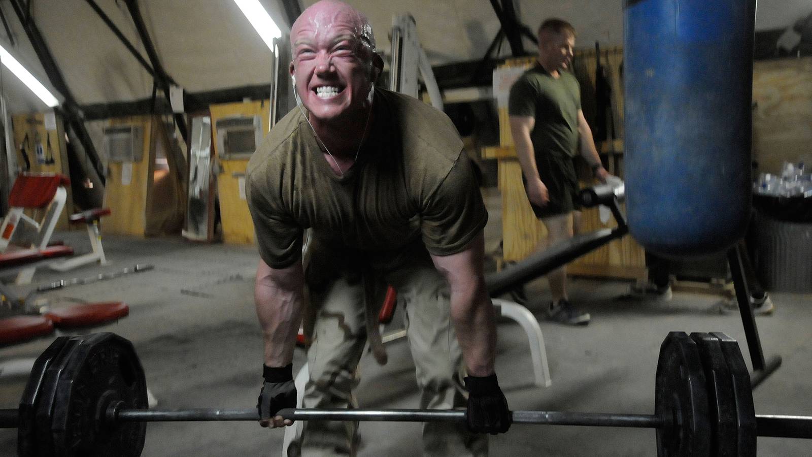 How to Mix Weights into Your Calisthenics and Cardio Training