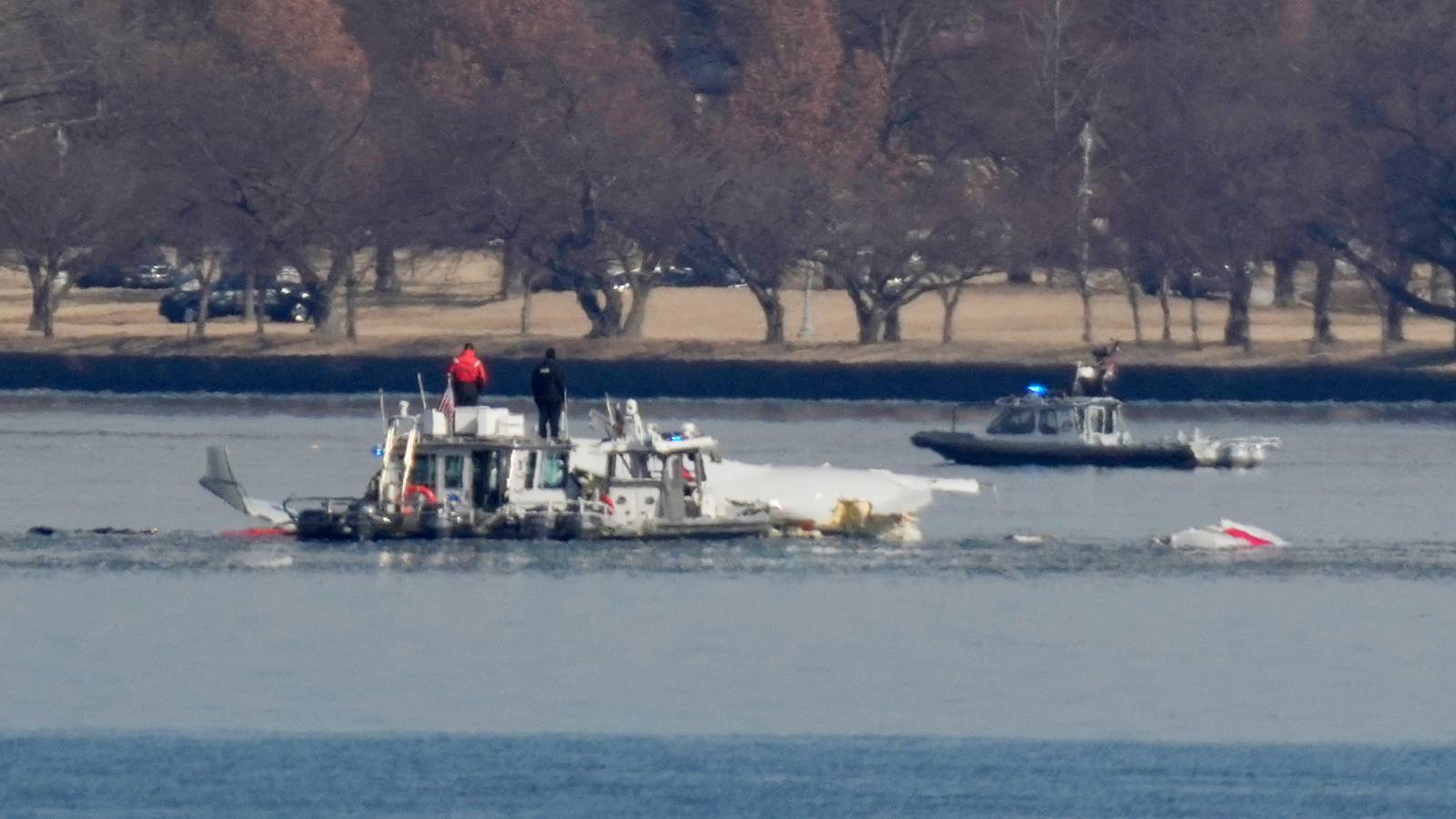 3 Army Soldiers Killed in Tragic Collision with Passenger Plane Near DC ...