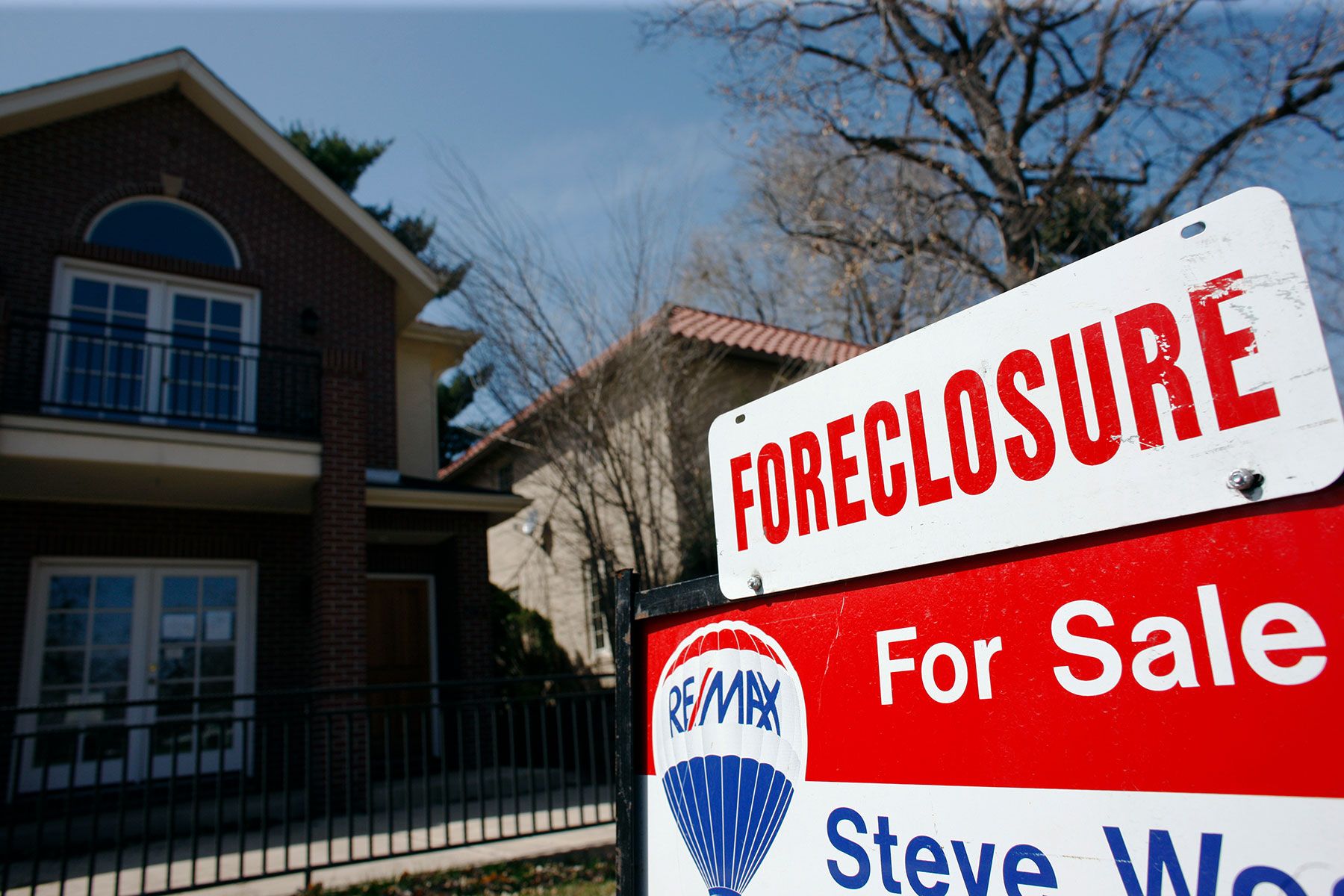 Foreclosure vs. Selling Your Home: Which Protects Your Credit?