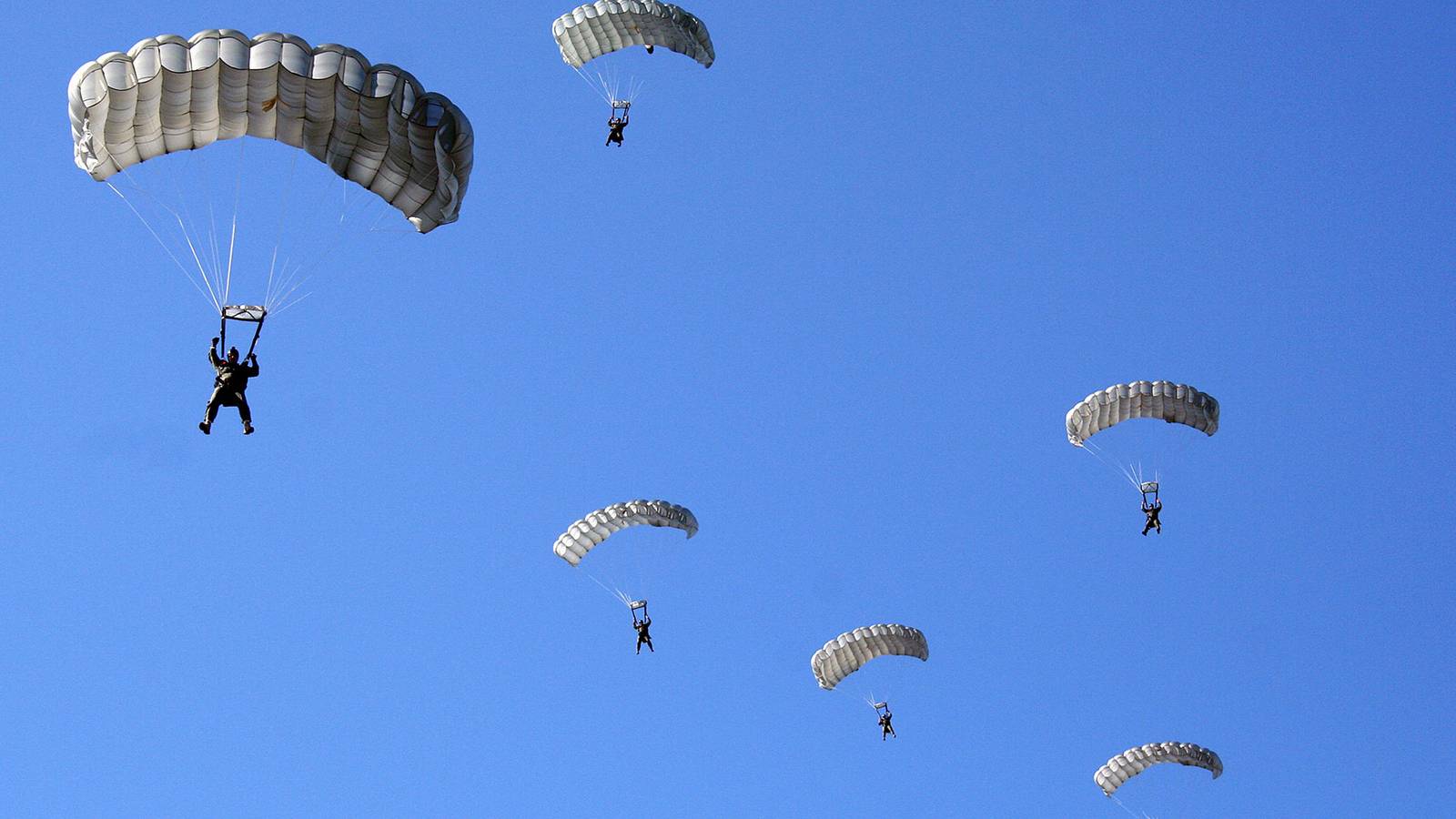 Special Warfare Sailor Dies in Parachute Mishap, Navy Confirms