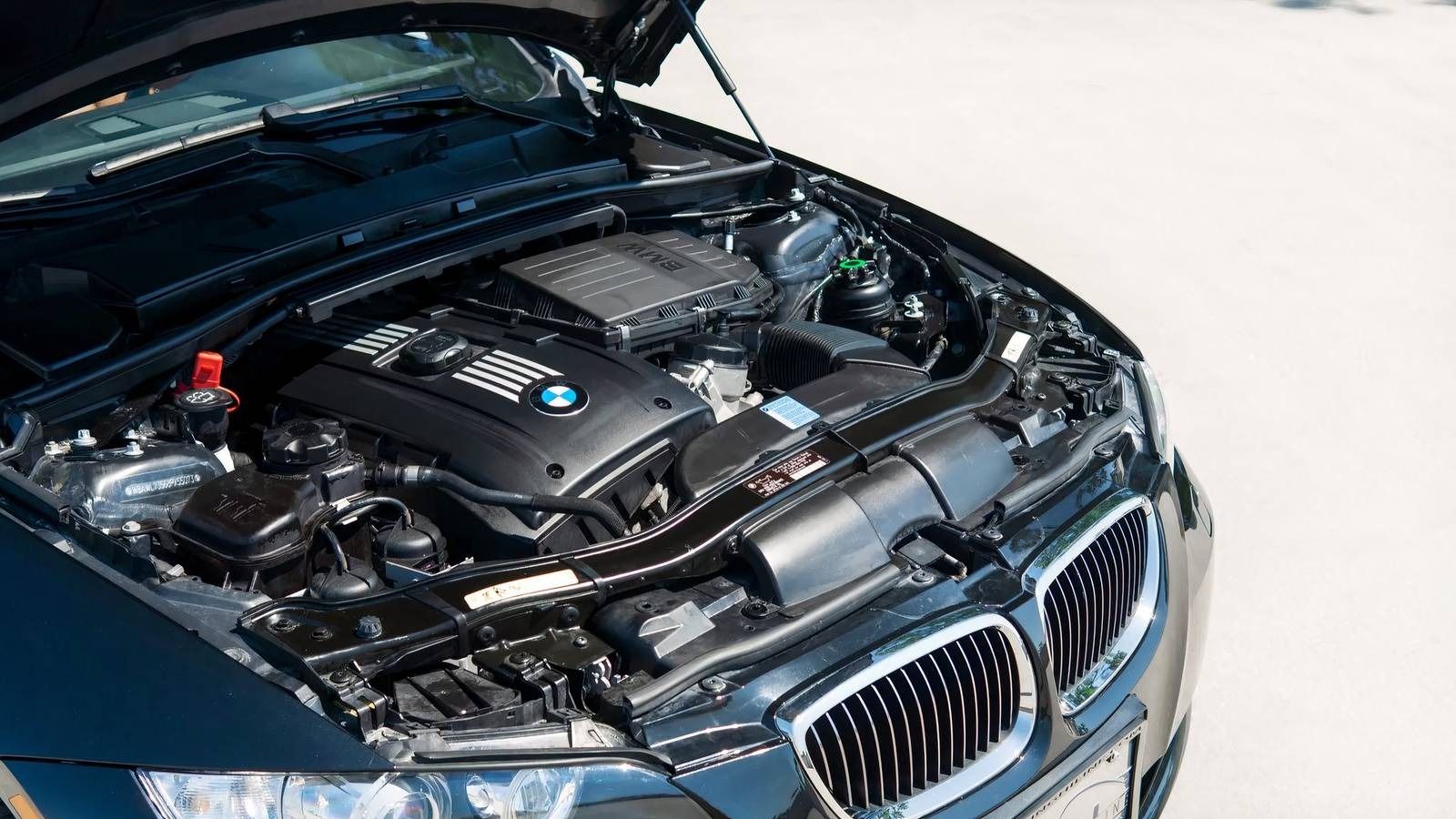 スポーツ  E90 335i The E90 335i Debuted BMW's First Twin-Turbo Engine Almost 20 Years