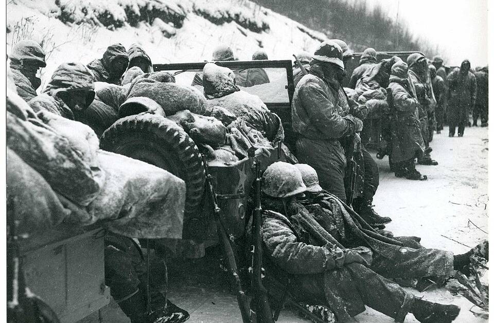 How 12 Chinese Divisions Failed to Destroy the 1st Marine Division at Chosin Reservoir