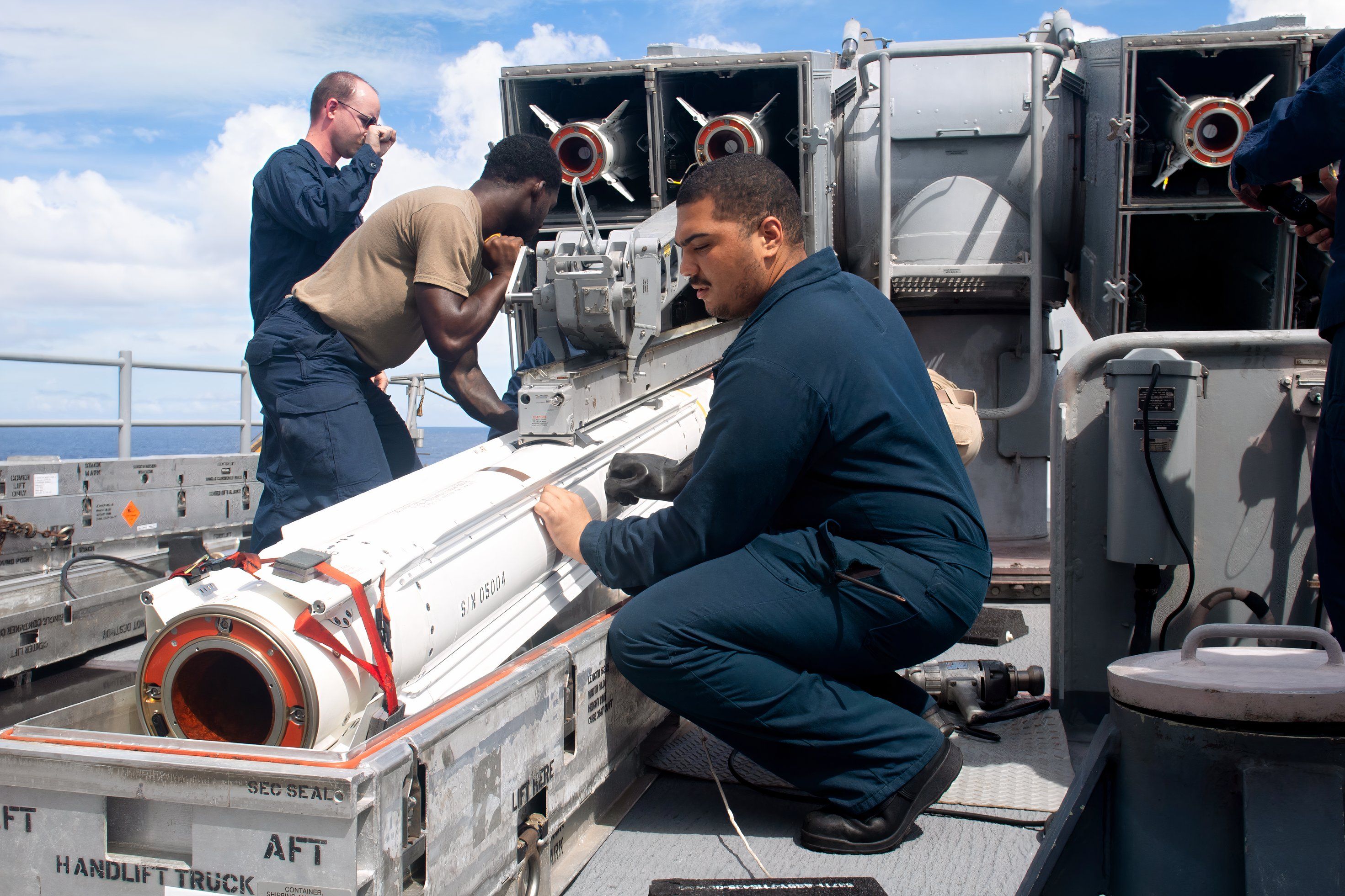 Pentagon Rushes to Buy 10,000 Missiles as Iran Has Depleted Stockpiles